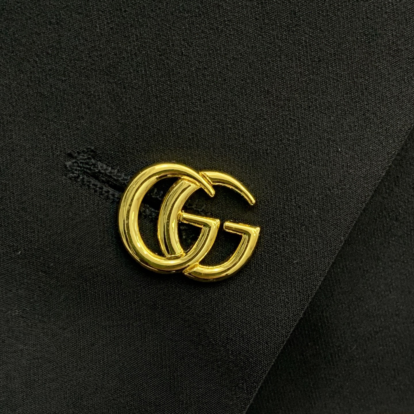 款号G 跑量推荐😍GUCC*新款定制字母GG五金纽扣系扣门襟翻领长袖短款外套上衣！𝑺 𝑴 𝑳（M码：肩宽