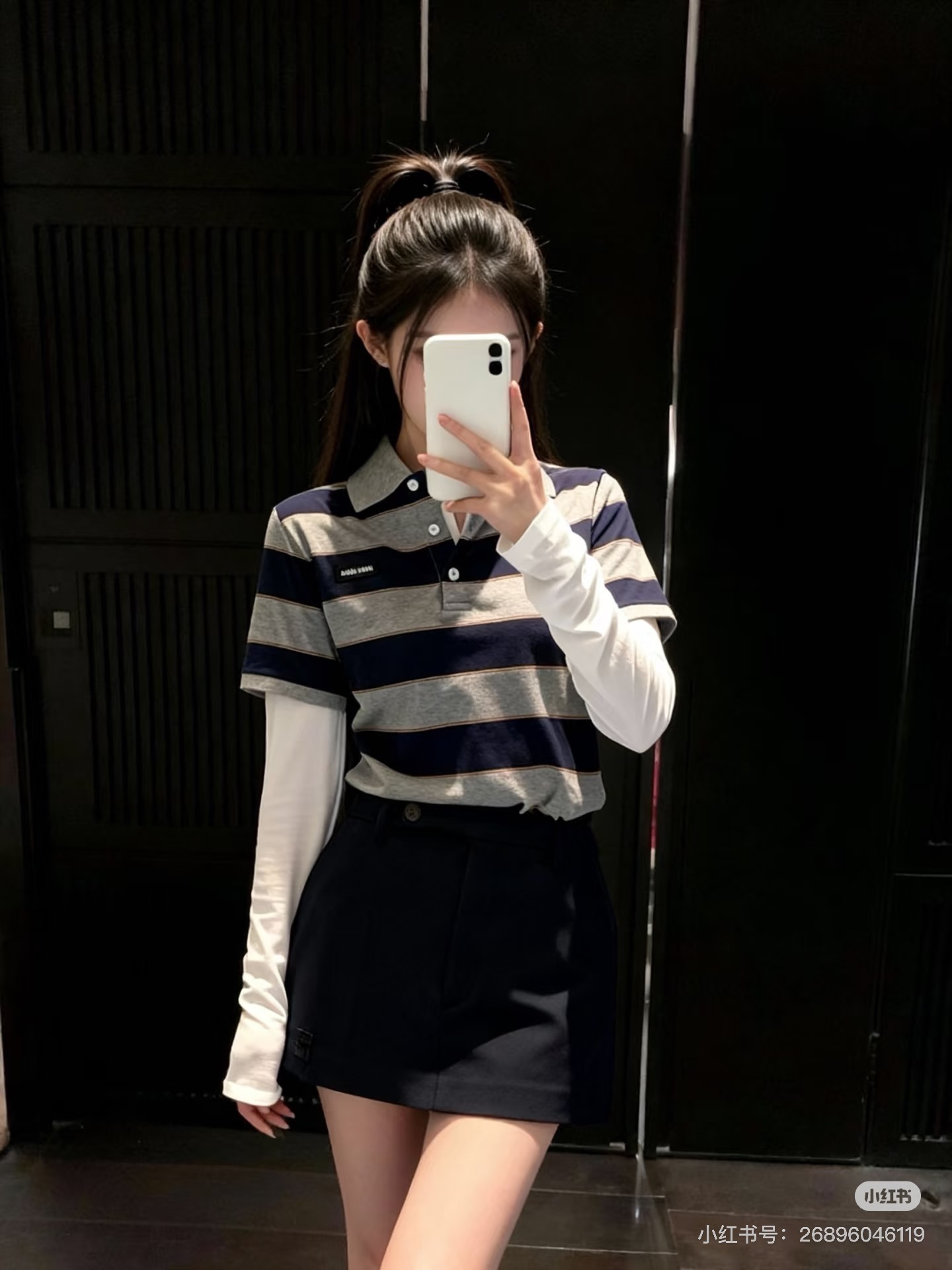 NO:751470,Model number G26031072 MiuMi*Miaojia's new high-end customized contrasting striped letter logo logo decoration three-button placket college style fashionable and versatile short-sleeved Polo collar T-shirt top!  (M size shoulder width 44, chest 92, sleeve length 18, clothing length 63) batch,,miumiu,T-shirt,tees,t-shirt,19860909款号G26031072 MiuMi*缪家新款 高端定制撞色间条字母logo徽标装饰三粒扣门襟学院风时尚百搭短袖Polo领衫t恤上衣！（M码肩宽44,胸围92,袖长18,衣长63）批,,miumiu,T-shirt,tees，t-shirt,,Women's clothing