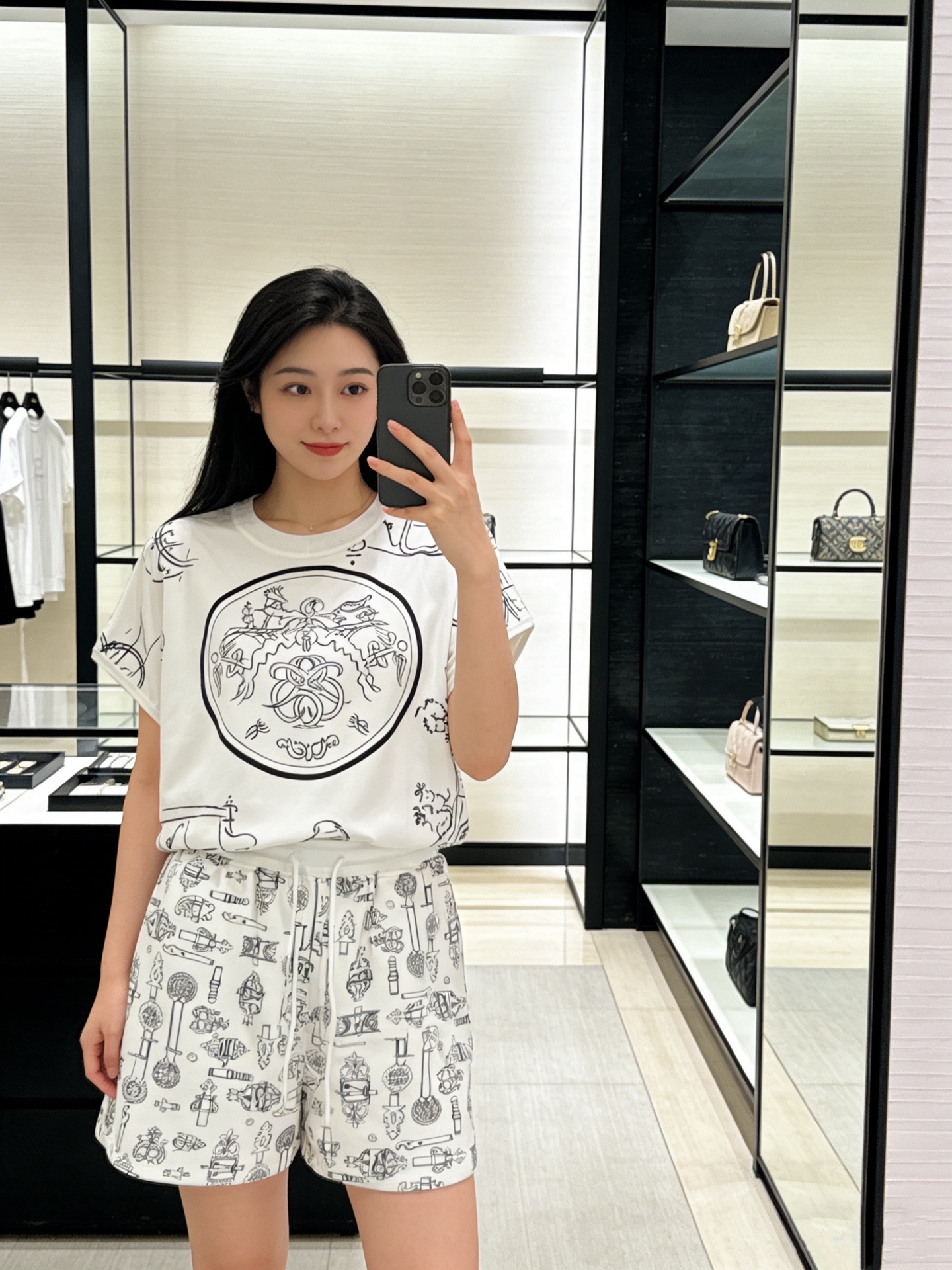 NO:744585,The girl with the highest version on the market will inspect the goods, trim the three marks on the threads, and ship the goods. If you want quality and service, please add me on WeChat. We will not accept urgent orders. Model No. D26031074 HERM*S. The new highest version on the market. The girl will inspect the goods, trim the three marks on the threads, and ship the goods. You can send pictures and videos. If you want quality and service, please add me on WeChat, but we will not accept urgent orders. Customized terry cotton fabric, geometric pattern printed loose and fashionable casual shorts!  (M size waist 66 with elasticity, hips 102, pants length 40), Hermès - clothing, hermes, hermes, shorts,19860909市面最高版本小妹验货、修剪线头上三标、发货可发图及拍视频,要品质要服务的加我微信,不接急单.款号D26031074 HERM*S新市面最高版本小妹验货、修剪线头上三标、发货可发图及拍视频,要品质要服务的加我微信,不接急单.款定制毛圈棉面料、几何图案印花宽松时尚休闲短裤！（M码腰围66有弹力,臀围102,裤长40）,爱马仕-服装,hermes,hermes,shorts,,Women's clothing