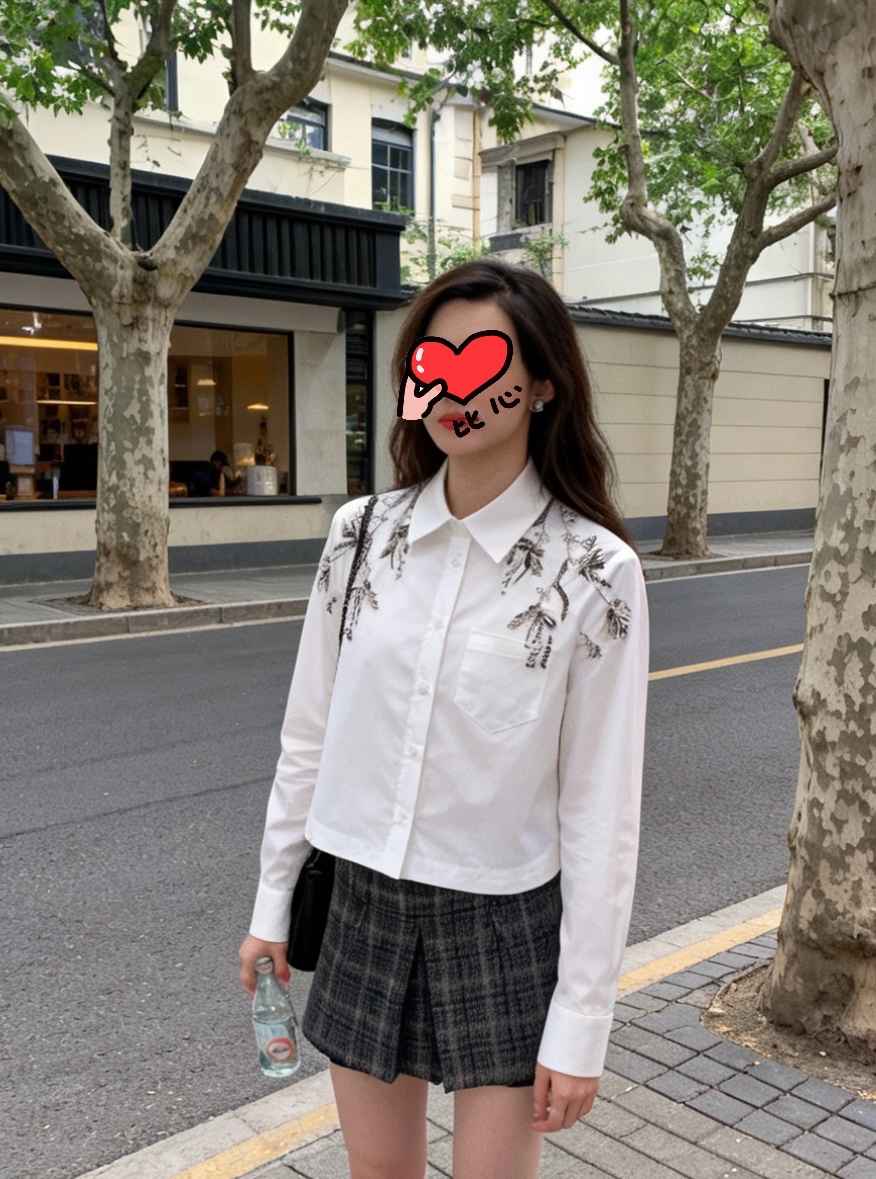 NO:744557,The highest version of the girl on the market inspects the goods, trims the three marks on the threads, and delivers the goods. You can send pictures and take videos. If you want quality and service, add me on WeChat. We will not accept urgent orders. Model No. G26031242 MiuMi  High-end customized pure cotton fabric, heavy-duty diamond studded bead decoration, curved hem, fashionable and versatile lapel long-sleeved shirt!  White, striped blue, (S size shoulder width 36, bust 92, sleeve length 58, dress length 58), Miu Miu-clothing, miumiu,19860909市面最高版本小妹验货、修剪线头上三标、发货可发图及拍视频,要品质要服务的加我微信,不接急单.款号G26031242 MiuMi*缪家新市面最高版本小妹验货、修剪线头上三标、发货可发图及拍视频,要品质要服务的加我微信,不接急单.款 高端定制纯棉面料重工镶钻钉珠装饰弧边下摆时尚百搭气质翻领长袖衬衣！白色、条纹蓝、 （S码肩宽36,胸围92,袖长58,衣长58）,缪缪-服装,miumiu,,Women's clothing