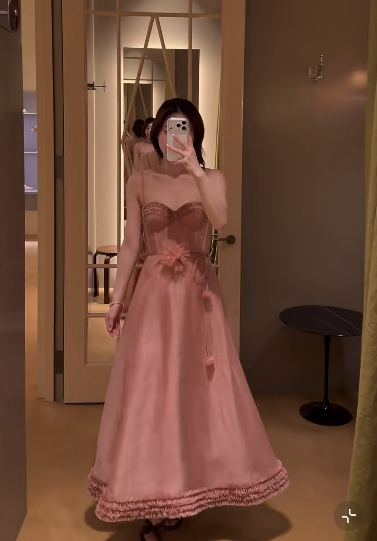 NO:752910,Style No. G26031215 ZIMMERMA*N Australian brand, high-end customized heavy-duty lace fungus edge splicing decoration, sweet temperament, strapless bra cup-style suspender long dress, waist slimming large skirt dress!  1.2.3.4/SMLXL (size 2, bust 90~108, elastic back, waist 78, skirt length 121) batch,,skirts,19860909款号G26031215 ZIMMERMA*N兹默曼澳洲品牌高端定制重工花边木耳边拼接装饰气质甜美抹胸罩杯式吊带长裙、收腰显瘦大裙摆连衣裙！1.2.3.4/SMLXL（2码胸围90～108后背打揽弹力,腰围78,裙长121）批,,skirts,,Women's clothing