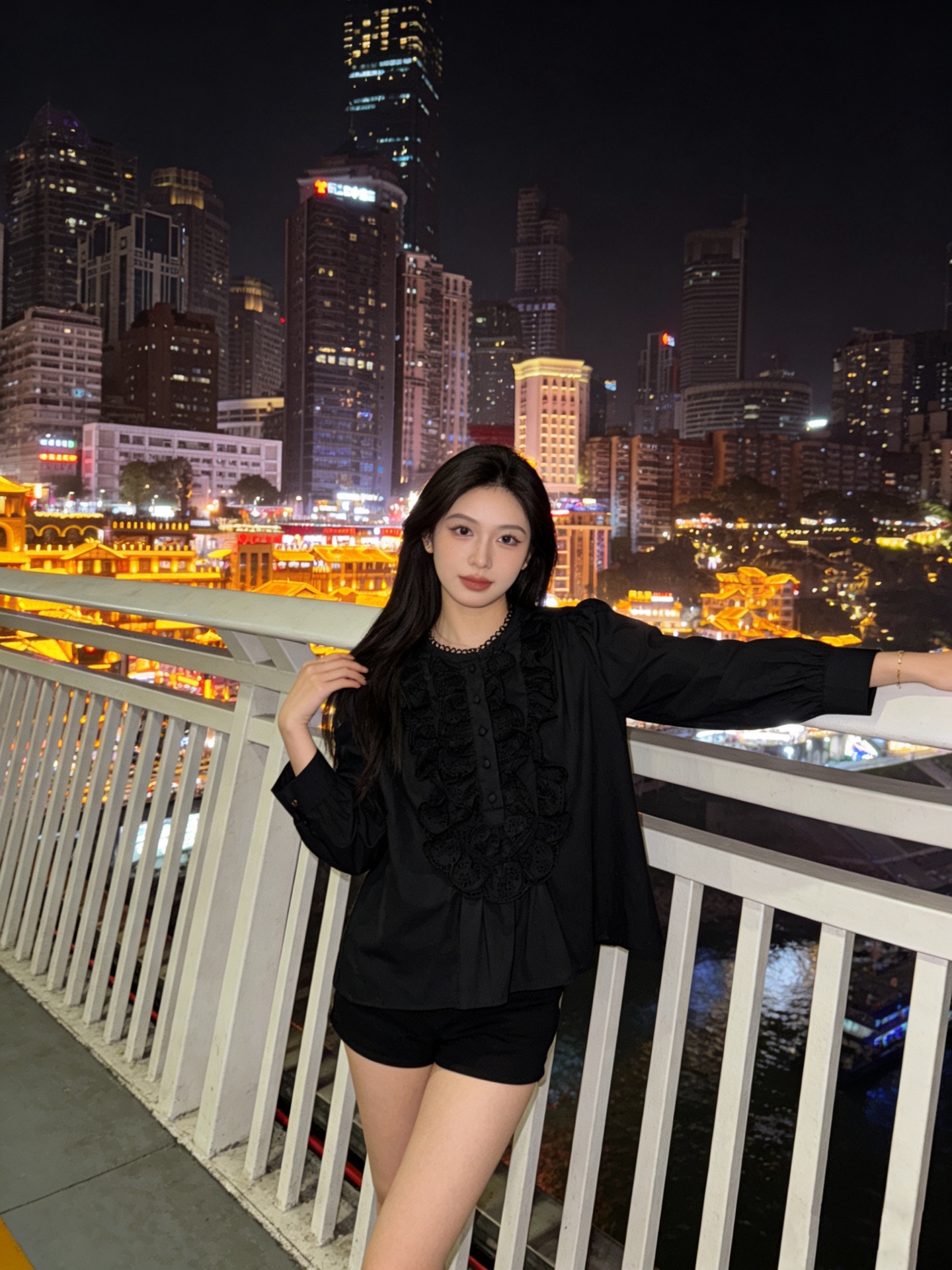 NO:752913,Style number G26031347 Chloé has a new product!  High-end customized heavy-duty hollowed-out hook-and-loop patterned ear-edge splicing, sweet, age-reducing, loose and versatile three-quarter-sleeve pure cotton shirt!  Black, white, (S size shoulder width 36, chest 110, sleeve length 47, dress length 53) batch,, chloe,19860909款号G26031347 Chloé蔻依新品上新！高端定制重工镂空勾花木耳边拼接气质甜美减龄宽松百搭八分袖纯棉衬衣！黑色、白色、 （S码肩宽36,胸围110,袖长47,衣长53）批,,chloe,,Women's clothing