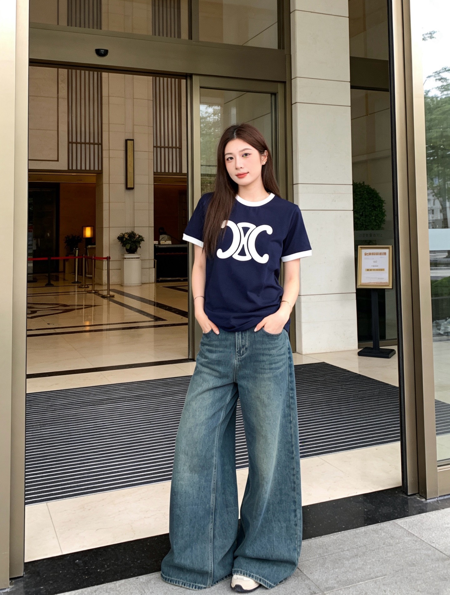款号G CELIN*E思琳新款高端定制 经典凯旋门logo植绒徽标撞色包边时尚百搭圆领短袖t恤上衣！白色