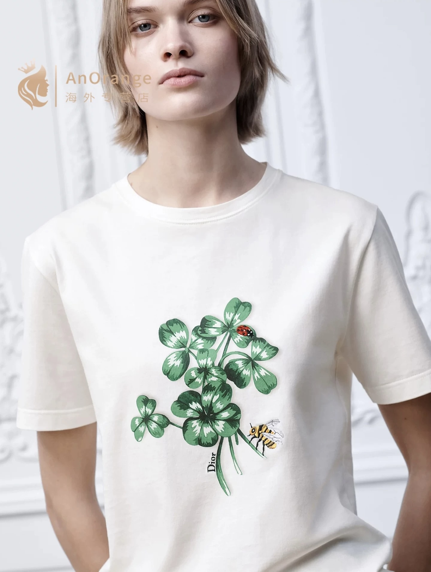 NO:753429,Style No. D26031487 Dio* new style, four-leaf clover pattern printing on the chest, letter logo, bee and ladybug embroidery decoration, fashionable and versatile round neck short-sleeved T-shirt top!  White, (M size shoulder width 41, chest 94, sleeve length 17, clothing length 59) batch, dior, T-shirt, tees, t-shirt,19860909款号D26031487 Dio*新款 胸前四叶草图案印花、字母logo小蜜蜂瓢虫刺绣装饰时尚百搭圆领短袖t恤上衣！白色,（M码肩宽41,胸围94,袖长17,衣长59）批,,dior,T-shirt,tees，t-shirt,,Women's clothing