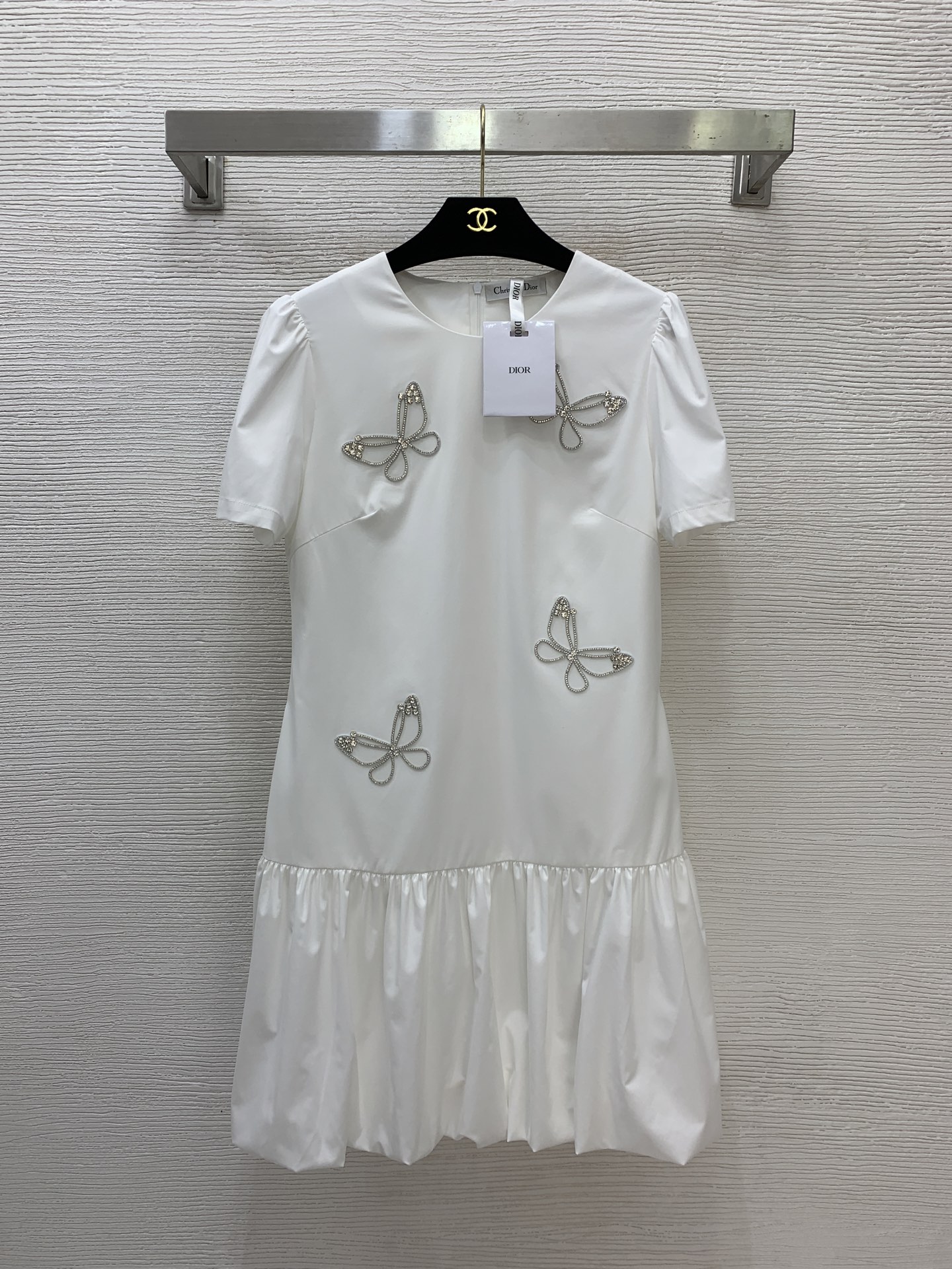 NO:755462,The girl of the highest version on the market will inspect the goods, trim the three marks on the threads, and take pictures of the goods and take videos. If you want quality and service, please add me on WeChat. We will not accept urgent orders. Model No. G26031846 Dio* The new highest version of the girl on the market will inspect the goods, trim the three marks on the threads, show pictures of the goods and take videos. If you want quality and service, please add me on WeChat and we will not accept urgent orders. A high-end customized heavy-duty diamond butterfly decorated bubble skirt with spliced ​​fashionable and versatile bubble short-sleeved dress!  Black, white, (S size shoulder width 35, bust 86, sleeve length 23, skirt length 88), Dior-clothing, dior, dior, skirts, T-shirt,19860909市面最高版本小妹验货、修剪线头上三标、货可图及拍视频,要品质要服务的加我微信,不接急单.款号G26031846 Dio*新市面最高版本小妹验货、修剪线头上三标、货可图及拍视频,要品质要服务的加我微信,不接急单.款高端定制重工镶钻蝴蝶装饰泡泡裙摆拼接时尚百搭泡泡短袖连衣裙！黑色、白色、 （S码肩宽35,胸围86,袖长23,裙长88）,迪奥-服装,dior,dior,skirts,T-shirt,,Women's clothing