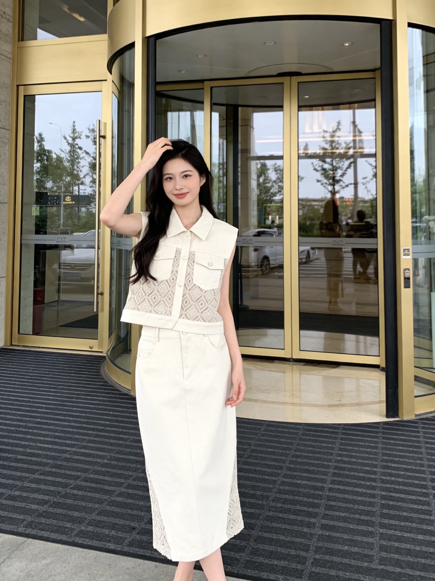 NO:753428,Style number G26031435 Dio* new high-end customized denim splicing water-soluble hollow personalized fashion two-piece suit!  Flap Double Pocket Buttoned Lapel Sleeveless Jacket Top Mid-Length High Waisted Zipper Fly Split Skirt!  Apricot color, (M size shoulder width 41, bust 100, length 49; waist 70, hip 92, skirt length 78),, dior, skirts, jackets & coats,19860909款号G26031435 Dio*新款高端定制 牛仔拼接水溶镂空个性时尚两件套装！翻盖双口袋系扣翻领无袖外套上衣中长款高腰拉链门襟开叉半身裙！杏色、 （M码肩宽41,胸围100,衣长49；腰围70,臀围92,裙长78）,,dior,skirts,jackets & coats,,Women's clothing