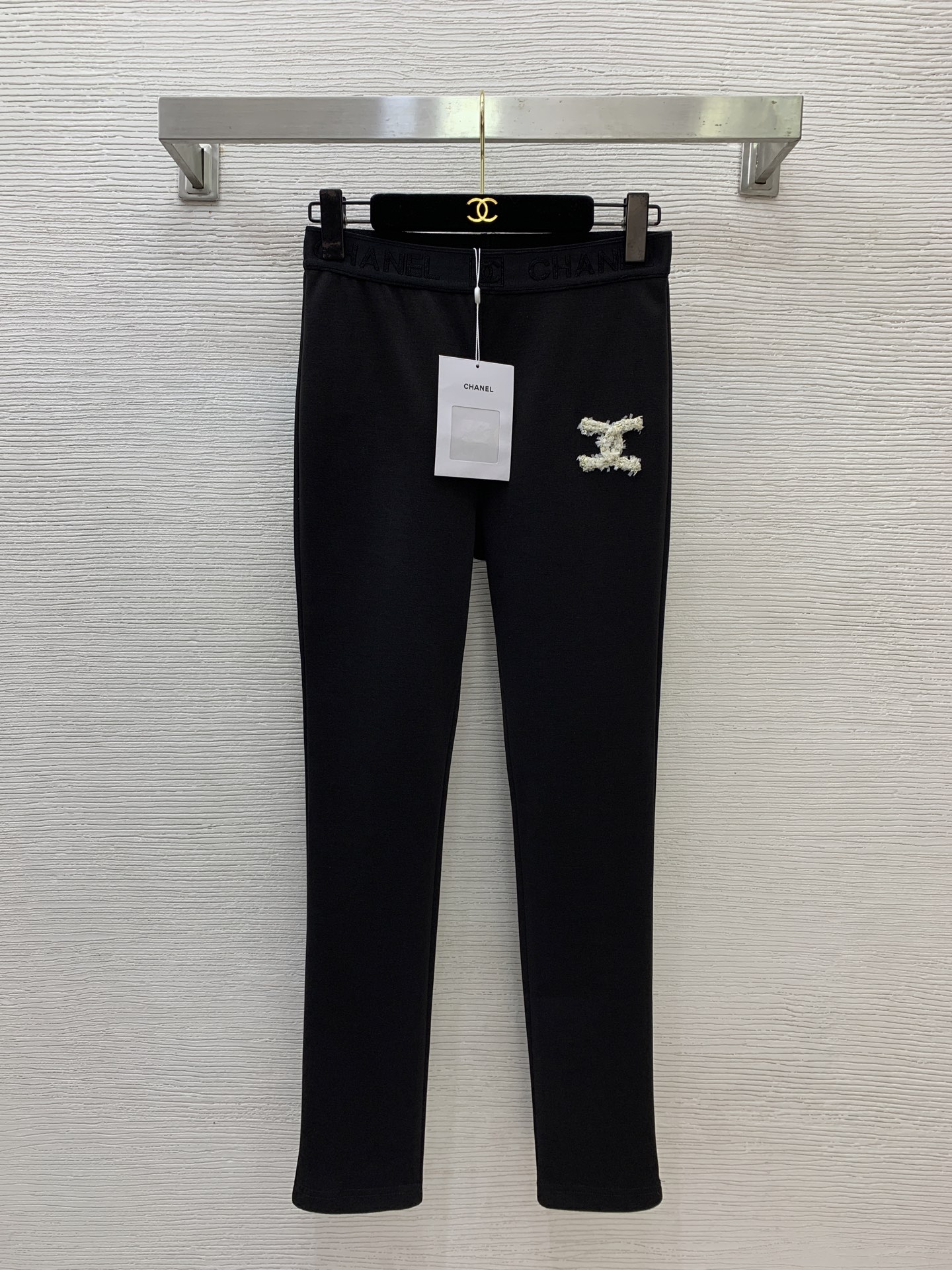 NO:755445,The highest version on the market, the girl inspects the goods, trims the three marks on the threads, takes pictures of the goods and takes videos. If you want quality or service, please add me on WeChat. We do not accept urgent orders. Style number D26031823 Chane*  The highest version on the new market, the girl inspects the goods, trims the three marks on the threads, pictures of the goods and takes videos. If you want quality or service, please add me on WeChat. We will not accept urgent orders. Customized letter logo webbing waist, double C logo decoration, stretch slim fit slimming leggings and leggings!  Black, (M size waist 66~80 elastic, hip 76, pants length 94), Chanel-clothing,chanel,chanel,19860909市面最高版本小妹验货、修剪线头上三标、货可图及拍视频,要品质要服务的加我微信,不接急单.款号D26031823 Chane* 新市面最高版本小妹验货、修剪线头上三标、货可图及拍视频,要品质要服务的加我微信,不接急单.款定制字母logo织带腰拼接双C标志装饰弹力修身显瘦小脚紧身裤打底裤！黑色,（M码腰围66～80弹力,臀围76,裤长94）,香奈儿-服装,chanel,chanel,,Women's clothing