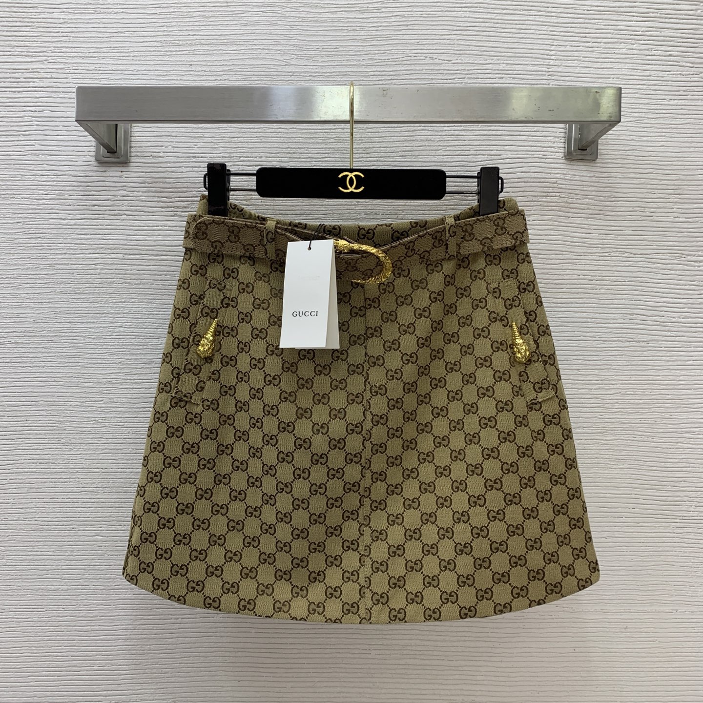 NO:762247,Model No. G26031944 GUCC* new custom-made all-over GG letter jacquard fabric with metal accessories decorated with pockets on both sides, high waist and slim A-line skirt, skirt with belt!  (L size waist 72, skirt length 43) batch,,gucci,skirts,19860909款号G26031944 GUCC*新款定制通体GG字母提花面料金属配件装饰两侧口袋高腰显瘦A字短裙半身裙配腰带！（L码腰围72,裙长43）批,,gucci,skirts,,Women's clothing