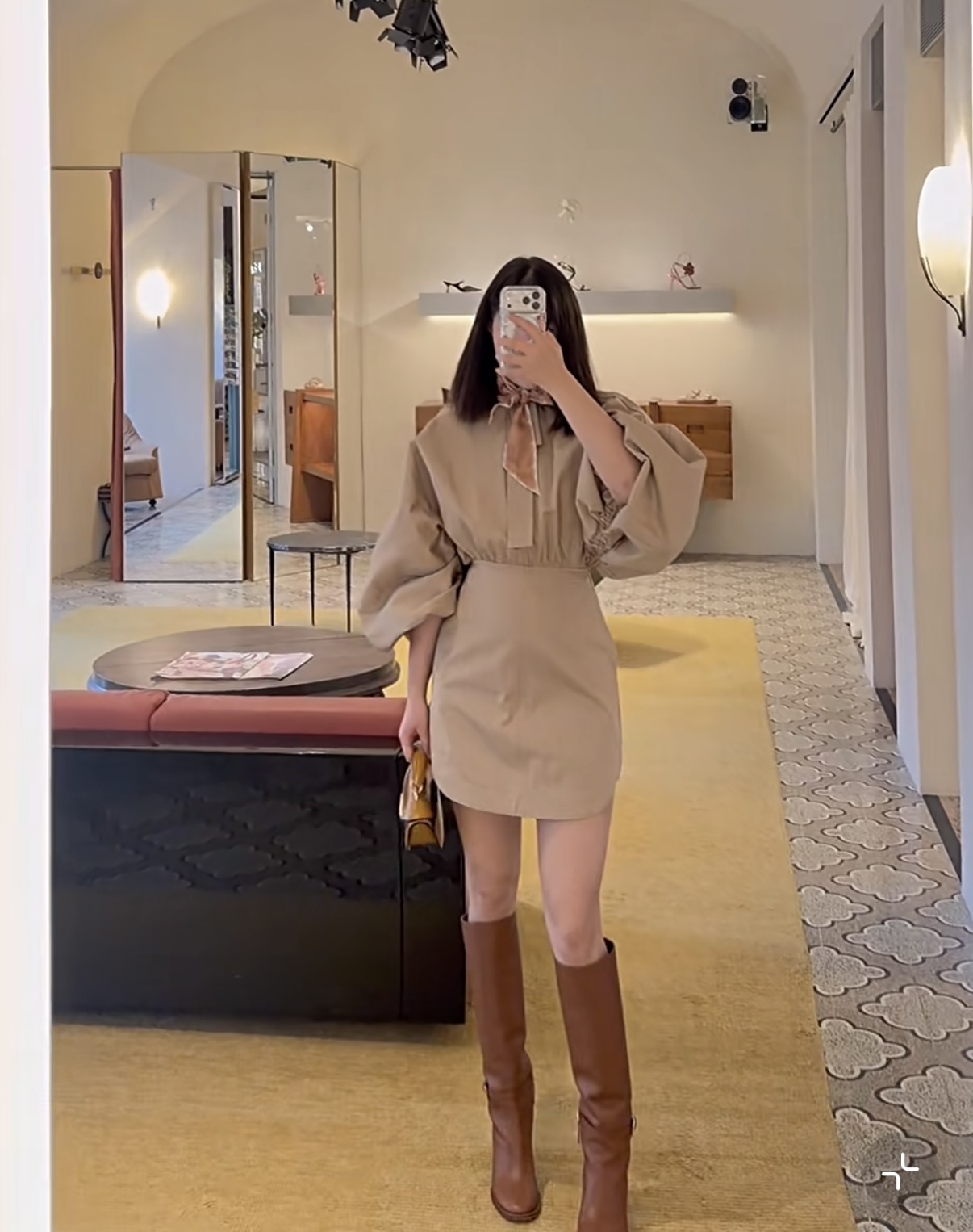 NO:755461,The highest version on the market, the girl inspects the goods, trims the three marks on the threads, pictures the goods and takes videos. If you want quality or service, please add me on WeChat. We do not accept urgent orders. Model No. D26031734 ZIMMERMAN* Zimmerman Australian brand custom-made fashionable workwear style button placket, stand-up collar, lantern sleeves, waist slimming long-sleeved dress!  Khaki, (size M raglan sleeve length 75, waist 78, skirt length 88), Zimmerman-clothing, skirts,19860909市面最高版本小妹验货、修剪线头上三标、货可图及拍视频,要品质要服务的加我微信,不接急单.款号D26031734 ZIMMERMAN*兹默曼澳洲品牌 定制时尚工装风系扣门襟立领灯笼袖收腰显瘦长袖连衣裙！卡其色, （M码连肩袖长75,腰围78,裙长88）,兹默曼-服装,skirts,,Women's clothing