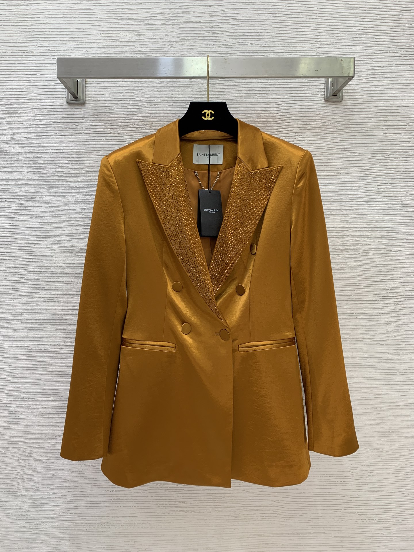 NO:774221,The highest version on the market, the girl will inspect the goods, trim the three marks on the threads, and ship the goods. If you want quality and service, please add me on WeChat. We will not accept urgent orders. Model No. G26032062 Yves Saint Laurent YSL's new highest version on the market. The girl will inspect the goods, trim the three marks on the threads, and ship the goods. If you want quality and service, please add me on WeChat. We will not accept urgent orders. This customized acetate blended fabric feels silky and comfortable!  Double-breasted lapel collar high-temperature diamond-embellished slim-fitting long-sleeved suit jacket!  Orange, black, (M size shoulder width 40 with shoulder pads, bust 88~92, sleeve length 61, dress length 73) jacket, Valentino-clothing, saint laurent, saint laurent, valentino, jackets & coats, business suit,19860909市面最高版本小妹验货、修剪线头上三标、发货可发图及拍视频,要品质要服务的加我微信,不接急单.款号G26032062 圣罗兰YSL新市面最高版本小妹验货、修剪线头上三标、发货可发图及拍视频,要品质要服务的加我微信,不接急单.款定制醋酸混纺面料手感丝滑舒适！双排扣戗驳领高温烫钻装饰修身显瘦长袖西装外套！金橘色、黑色、（M码肩宽40有垫肩,胸围88～92,袖长61,衣长73）外套,华伦天奴-服装,saint laurent,saint laurent,valentino,jackets & coats,business suit,,Women's clothing