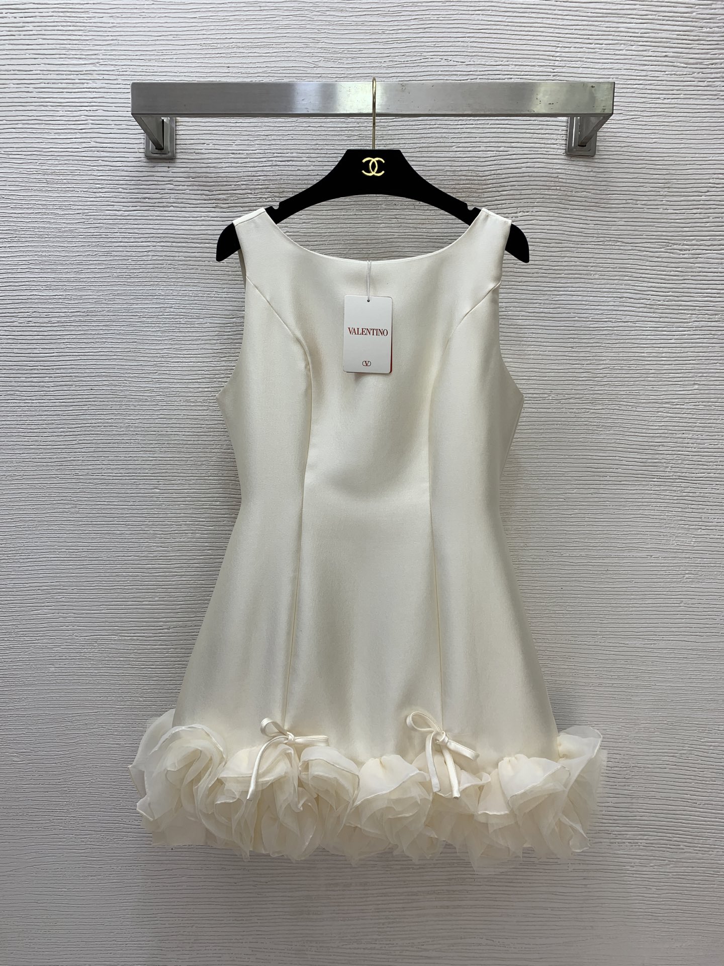 NO:790151,Model number G2603 VALENTIN*O Warren's new custom-made high-end fabrics, mesh lace splicing, bow tie decoration, slim fit, sleeveless vest dress, small dress!  Black, apricot, (M size shoulder width 36, bust 90, waist 76, skirt length 82) batch,,valentino,valentino,skirts,19860909款号G2603 VALENTIN*O华伦家新款定制高级感面料、网纱花边拼接蝴蝶结绑带装饰修身显瘦无袖背心连衣裙小礼服裙！黑色、杏色、 （M码肩宽36,胸围90,腰围76,裙长82）批,,valentino,valentino,skirts,,Women's clothing