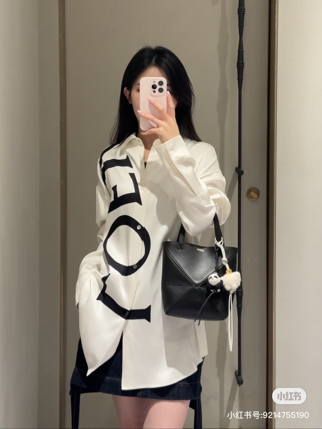 NO:755448,The highest version on the market, the girl inspects the goods, trims the three marks on the threads, pictures the goods and takes videos. If you want quality or service, please add me on WeChat. We will not accept urgent orders. Model No. D26031865  For men and women, the girl who is the highest version on the market will inspect the goods, trim the three marks on the threads, and take pictures of the goods and take videos. If you want quality and service, please add me on WeChat. We will not accept urgent orders. Model LOEW* The latest version of the highest version on the market, the girl will inspect the goods, trim the three marks on the threads, take pictures of the goods and take videos. If you want quality and service, please add me on WeChat. We will not accept urgent orders. Customized smooth satin letter logo printed large logo, loose and fashionable large version buttoned lapel long-sleeved shirt!  (M size shoulder width 51, chest 104, sleeve length 52, dress length 74), Loewe-clothing, loewe, loewe,19860909市面最高版本小妹验货、修剪线头上三标、货可图及拍视频,要品质要服务的加我微信,不接急单.款号D26031865 男女同市面最高版本小妹验货、修剪线头上三标、货可图及拍视频,要品质要服务的加我微信,不接急单.款LOEW*新市面最高版本小妹验货、修剪线头上三标、货可图及拍视频,要品质要服务的加我微信,不接急单.款定制 光滑缎面字母logo印花大标志宽松时尚大版系扣翻领长袖衬衣！（M码肩宽51,胸围104,袖长52,衣长74）,罗意威-服装,loewe,loewe,,Women's clothing