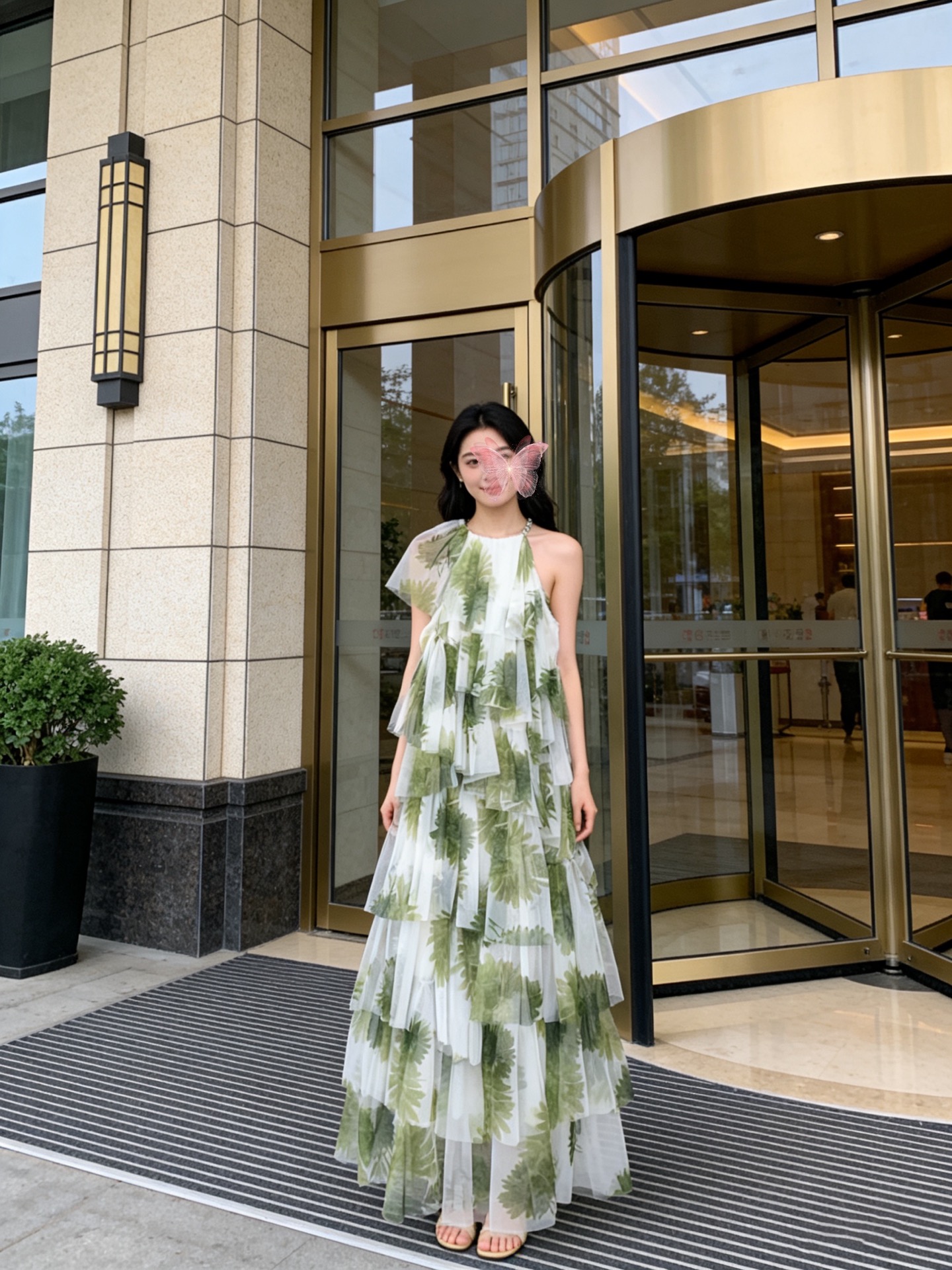 NO:774254,The highest version on the market, the girl inspects the goods, trims the three marks on the threads, pictures the goods and takes videos. If you want quality or service, please add me on WeChat. We will not accept urgent orders. Model No. G26032019  ZIMMERMA*N Australian brand, high-end customized mesh green leaf print, spring resort style, ladylike asymmetric design, diamond decoration, layered ruffle splicing, loose and fashionable long length, the highest version on the market. The girl inspects the goods, trims the three marks on the threads, pictures of the goods and takes videos. If you want quality and service, add me on WeChat, no urgent orders will be accepted. This suspender dress!  1.2.3.4/SMLXL (bust 92 in size 2, skirt length 136 excluding straps), Zimmerman-clothing, skirts,19860909市面最高版本小妹验货、修剪线头上三标、货可图及拍视频,要品质要服务的加我微信,不接急单.款号G26032019 ZIMMERMA*N兹默曼澳洲品牌高端定制网纱绿叶印花、春意盎然度假风气质淑女不对称设计镶钻装饰层层荷叶边拼接宽松时尚长市面最高版本小妹验货、修剪线头上三标、货可图及拍视频,要品质要服务的加我微信,不接急单.款吊带连衣裙！1.2.3.4/SMLXL（2码胸围92,裙长136不含肩带）,兹默曼-服装,skirts,,Women's clothing