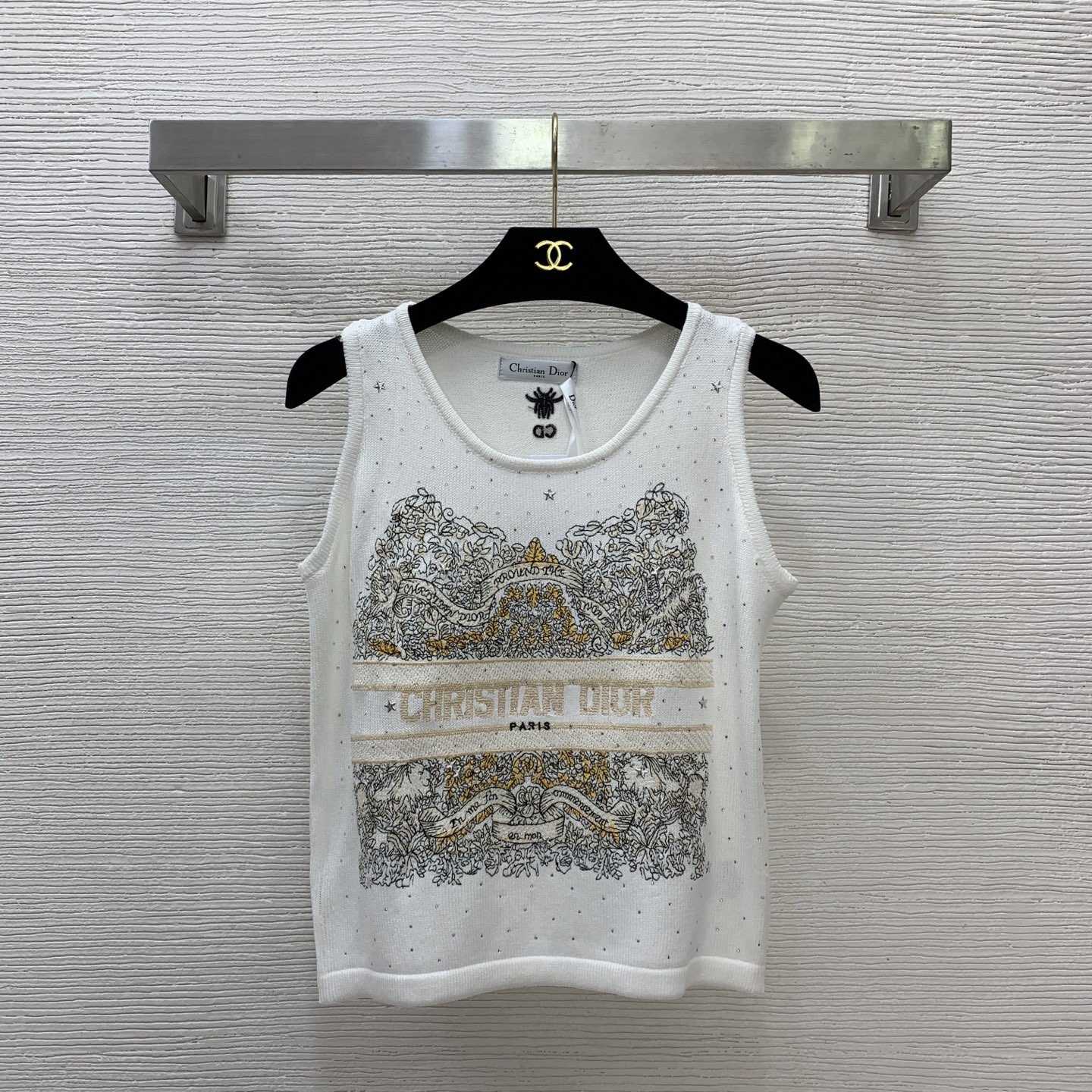 NO:775076,The highest version of the girl on the market will inspect the goods, trim the three marks on the threads, and ship the goods. If you want quality and service, you can send pictures and take videos. If you want quality and service, please add me on WeChat. We will not accept urgent orders. Model No. D26032356 Dio* The latest version of Dio.  White, 36-38-40 (38 size bust 82, length 49), Dior-clothing, dior, dior,19860909市面最高版本小妹验货、修剪线头上三标、发货可发图及拍视频,要品质要服务的加我微信,不接急单.款号D26032356 Dio*新市面最高版本小妹验货、修剪线头上三标、发货可发图及拍视频,要品质要服务的加我微信,不接急单.款定制重工刺绣图案字母logo徽标修身显瘦弹力针织背心无袖上衣！白色,36-38-40（38码胸围82,衣长49）,迪奥-服装,dior,dior,,Women's clothing