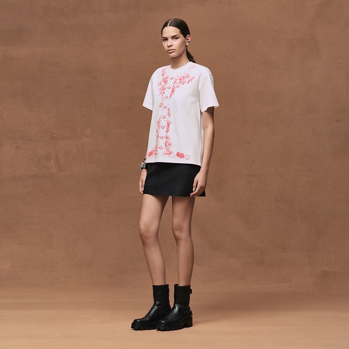 NO:775098,The highest version of the girl on the market will inspect the goods, trim the three marks on the threads, and ship the goods. If you want quality and service, please add me on WeChat. We will not accept urgent orders. Model No. D26032342 HERM* The latest version of the girl on the market will inspect the goods, trim the three marks on the threads, and ship the goods. If you want quality and service, please add me on WeChat. We will not accept urgent orders. Customized chest graphic print slimming short-sleeved T-shirt tops from H Family!  Black, white, (M size shoulder width 43, chest 94, sleeve length 18, clothing length 59), Hermès-clothing, hermes, hermes, T-shirt, tees, t-shirt,19860909市面最高版本小妹验货、修剪线头上三标、发货可发图及拍视频,要品质要服务的加我微信,不接急单.款号D26032342 HERM*新市面最高版本小妹验货、修剪线头上三标、发货可发图及拍视频,要品质要服务的加我微信,不接急单.款H家定制胸前图案印花修身显瘦短袖t恤上衣！黑色、白色、（M码肩宽43,胸围94,袖长18,衣长59）,爱马仕-服装,hermes,hermes,T-shirt,tees，t-shirt,,Women's clothing