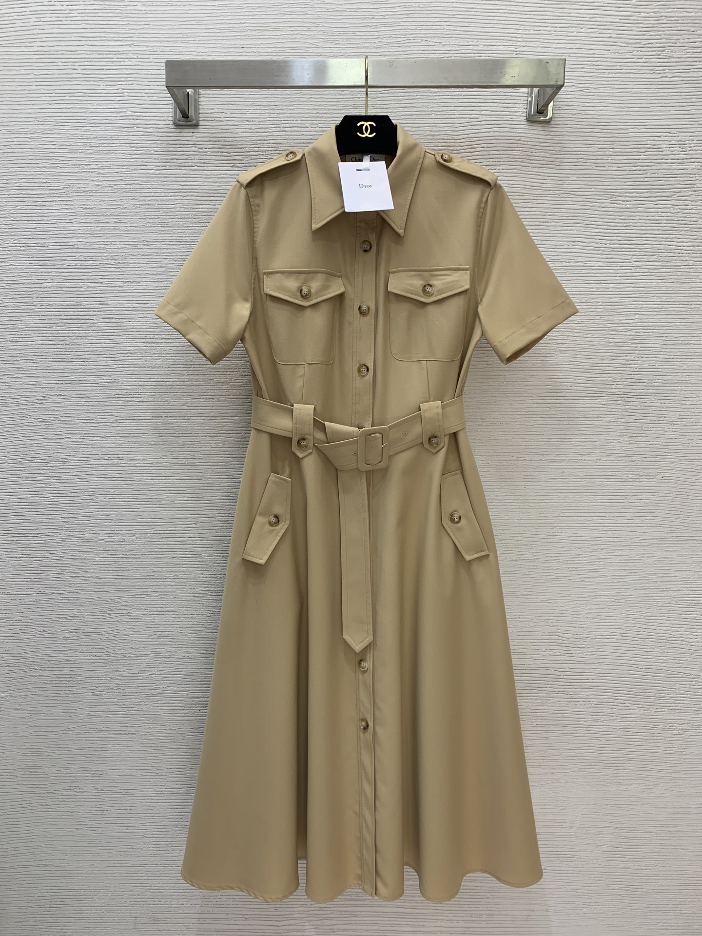 NO:775653,The highest version on the market, the girl inspects the goods, trims the three marks on the threads, pictures the goods and takes videos. If you want quality or service, please add me on WeChat. We do not accept urgent orders. Model No. G26032587  Dio* is the latest and highest version on the market. The girl inspects the goods, trims the three marks on the threads, pictures of the goods and takes videos. If you want quality or service, please add me on WeChat. We will not accept urgent orders. High-end customized fabrics, shoulder strap design, double pockets and belt to slim down the waist. Button placket lapels, workwear trench coat style short-sleeved dress!  Khaki, black, (L size shoulder width 38, bust 96, waist 80, sleeve length 23, skirt length 117), Dior-clothing, dior, dior, skirts, T-shirt,19860909市面最高版本小妹验货、修剪线头上三标、货可图及拍视频,要品质要服务的加我微信,不接急单.款号G26032587 Dio*新市面最高版本小妹验货、修剪线头上三标、货可图及拍视频,要品质要服务的加我微信,不接急单.款高端定制面料、肩袢设计双口袋搭配腰带收腰显瘦系扣门襟翻领工装风衣式短袖连衣裙！卡其色、黑色、 （L码肩宽38,胸围96,腰围80,袖长23,裙长117）,迪奥-服装,dior,dior,skirts,T-shirt,,Women's clothing