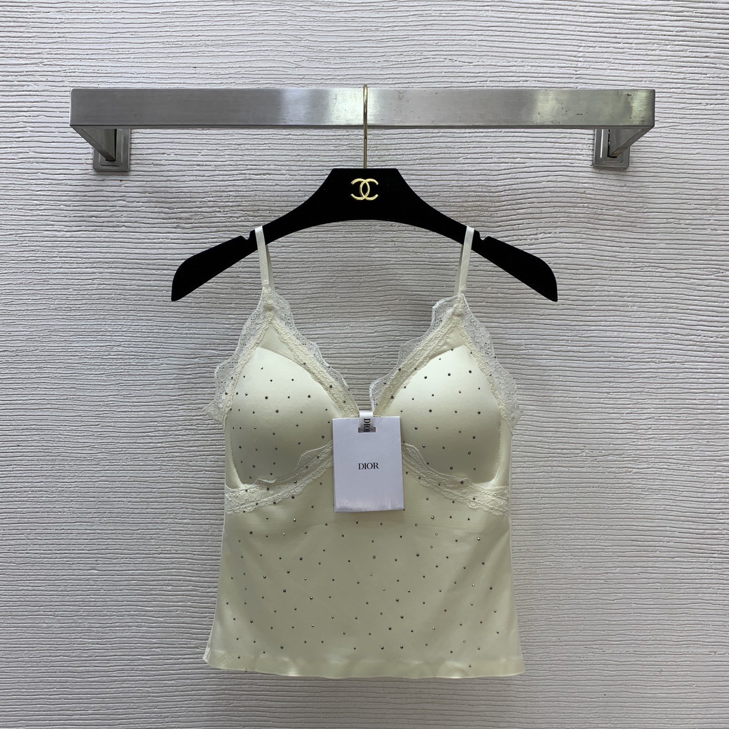 NO:775664,The girl with the highest version on the market inspects the goods, trims the three marks on the threads, pictures of the goods and takes videos. If you want quality and service, please add me on WeChat and we will not accept urgent orders. Model No. D26032546 Dio* The latest version of Dio*, the latest version of the girl on the market, will inspect the goods, trim the three marks on the threads, show pictures of the goods and take videos. If you want quality and service, please add me on WeChat and we will not accept urgent orders. Customized small sling with high elasticity and traceless mask!  Lace splicing, high-temperature hot-drilling process, sexy and versatile bottoming vest with removable top coaster!  Black, apricot (one size fits all, bust 72, length 39 excluding straps), Dior-clothing, dior, dior,19860909市面最高版本小妹验货、修剪线头上三标、货可图及拍视频,要品质要服务的加我微信,不接急单.款号D26032546 Dio*新市面最高版本小妹验货、修剪线头上三标、货可图及拍视频,要品质要服务的加我微信,不接急单.款定制高弹力无痕面膜小吊带！蕾丝花边拼接高温烫钻工艺性感百搭打底背心内搭上衣杯垫可拆卸！黑色、杏色（均码胸围72,长度39不含肩带）,迪奥-服装,dior,dior,,Women's clothing
