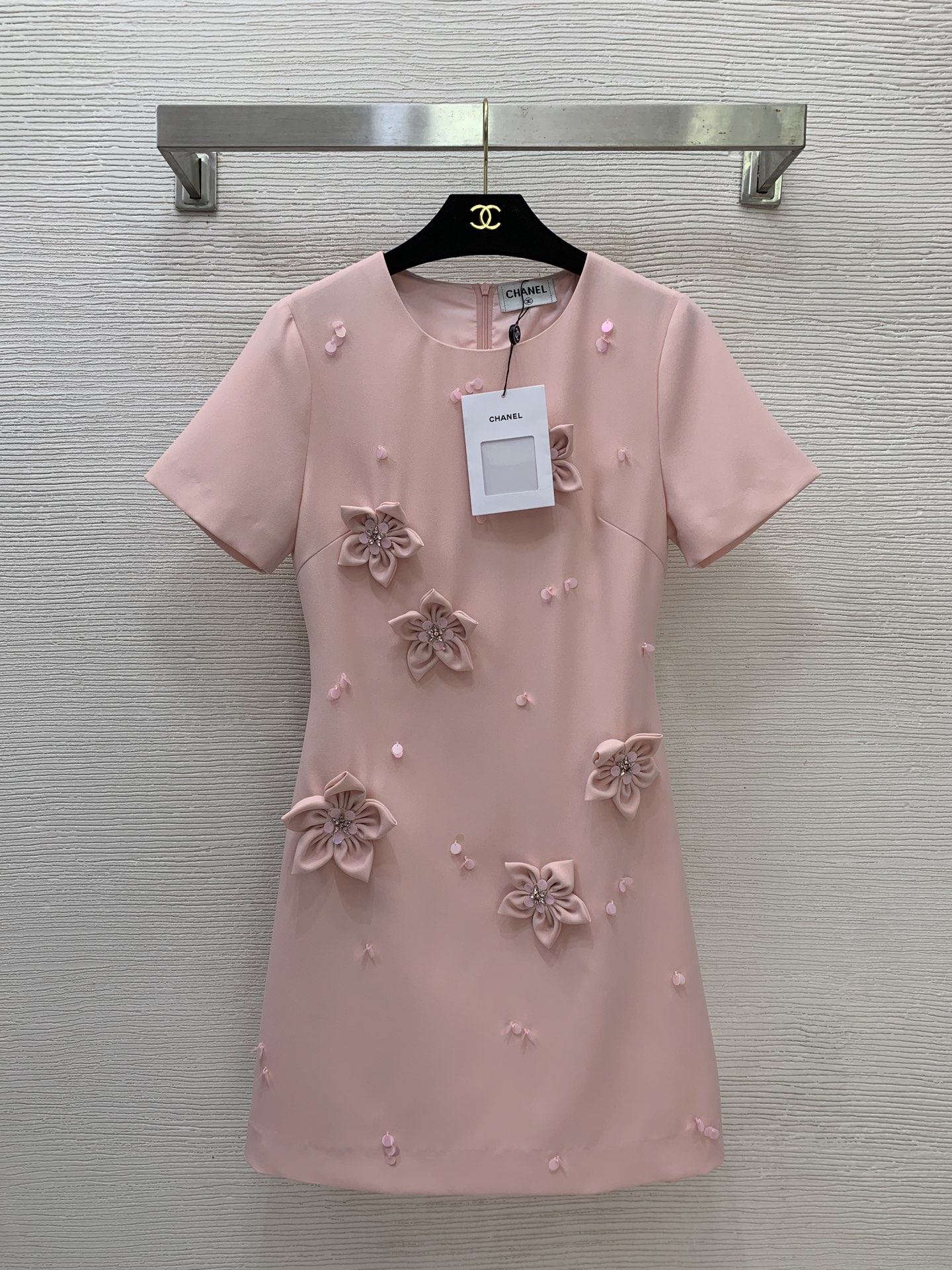 NO:776415,The girl of the highest version on the market inspects the goods, trims the three marks on the threads, pictures of the goods and takes a video. If you want quality and service, please add me on WeChat. We will not accept urgent orders. Model No. G26032723 CHANE*L. The girl of the new highest version on the market will inspect the goods, trim the three marks on the threads, show pictures of the goods and take videos. If you want quality and service, please add me on WeChat and we will not accept urgent orders. High-end customized heavy sequin beading, three-dimensional five-petal flower decoration, slim fit and slim round neck short-sleeved dress!  Black, pink, (M size shoulder width 38, bust 88, waist 78, sleeve length 20, skirt length 88), Chanel-clothing, chanel, chanel, skirts, T-shirt,19860909市面最高版本小妹验货、修剪线头上三标、货可图及拍视频,要品质要服务的加我微信,不接急单.款号G26032723 CHANE*L新市面最高版本小妹验货、修剪线头上三标、货可图及拍视频,要品质要服务的加我微信,不接急单.款 高端定制重工亮片串珠立体五瓣花朵装饰修身显瘦圆领短袖连衣裙！黑色、粉色、 （M码肩宽38,胸围88,腰围78,袖长20裙长88）,香奈儿-服装,chanel,chanel,skirts,T-shirt,,Women's clothing