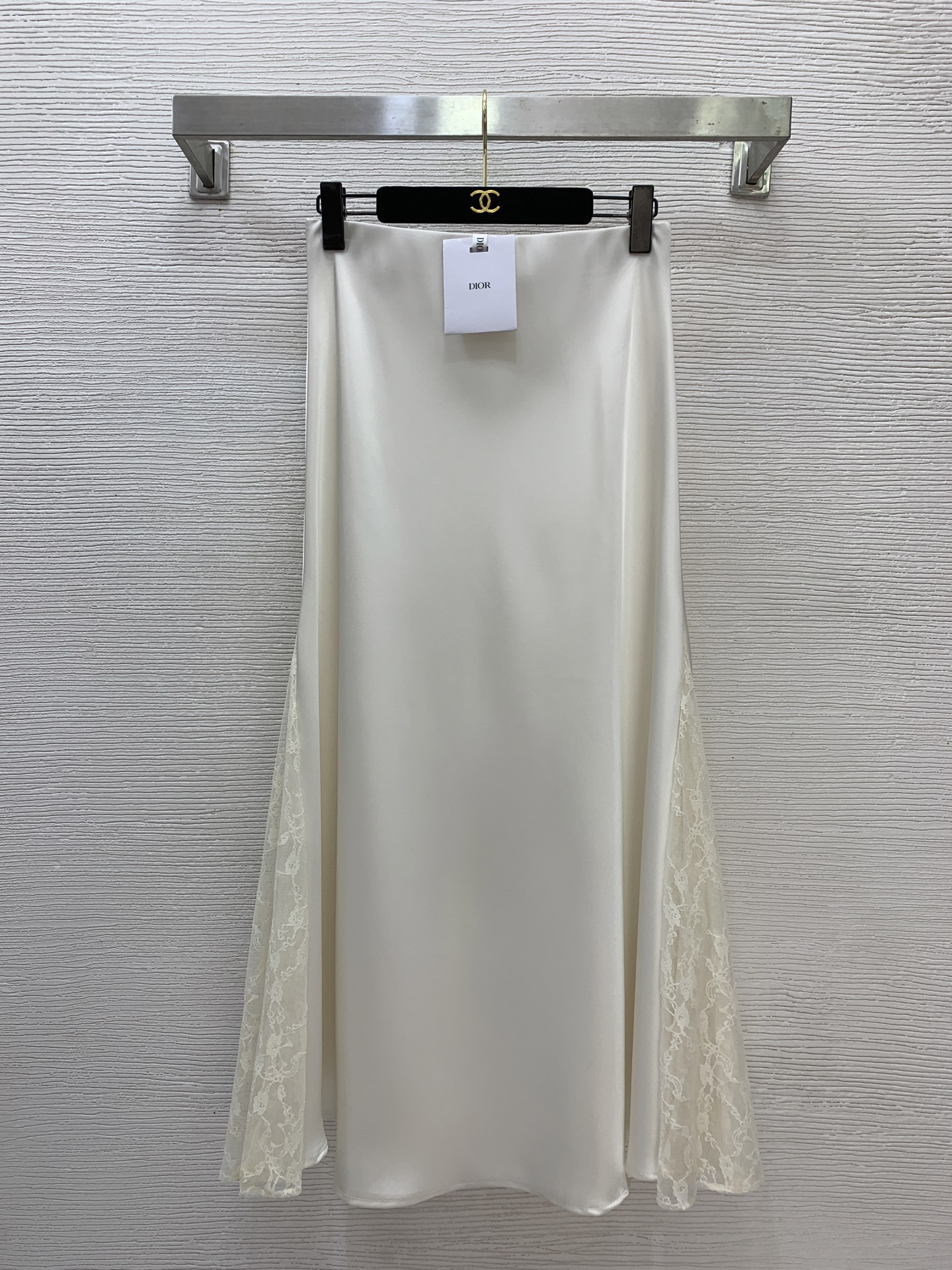 NO:776403,The girl of the highest version on the market will inspect the goods, trim the three marks on the threads, and take pictures of the goods and take videos. If you want quality and service, please add me on WeChat. We will not accept urgent orders. Model No. D26032718 Dio*. The girl of the new highest version on the market will inspect the goods, trim the three marks on the threads, show pictures of the goods and take videos. If you want quality and service, please add me on WeChat and we will not accept urgent orders. A custom-made high-end imitation acetate fabric spliced ​​with lace, fashionable butt-hugging fishtail skirt!  Pink, off-white, (L size waist 70~86 elastic, skirt length 89), Dior-clothing, dior, dior, skirts,19860909市面最高版本小妹验货、修剪线头上三标、货可图及拍视频,要品质要服务的加我微信,不接急单.款号D26032718 Dio*新市面最高版本小妹验货、修剪线头上三标、货可图及拍视频,要品质要服务的加我微信,不接急单.款定制高级感仿醋酸面料拼接蕾丝气质时尚包臀鱼尾半身裙！粉色、米白色、 （L码腰围70～86弹力,裙长89）,迪奥-服装,dior,dior,skirts,,Women's clothing