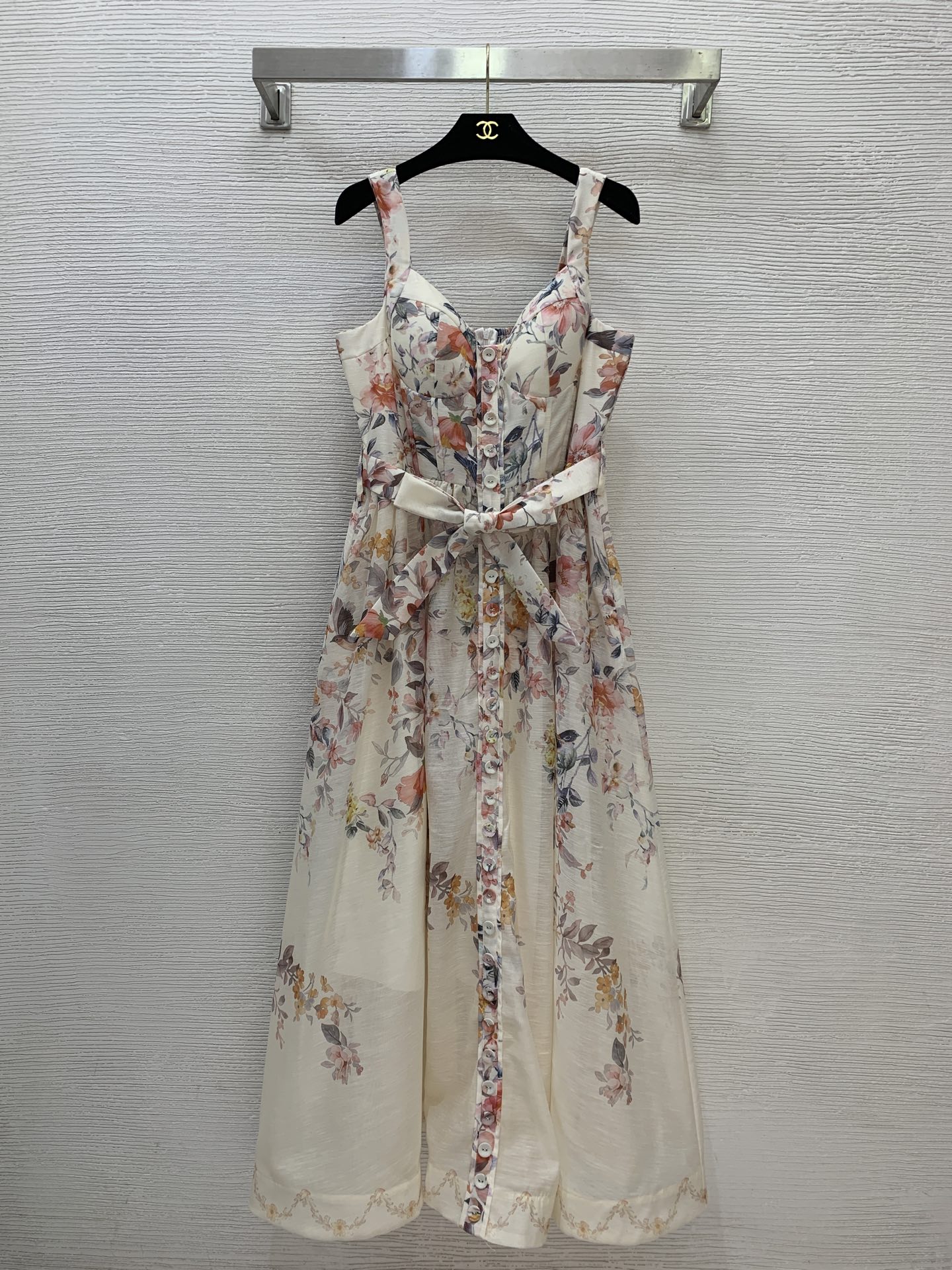 NO:777146,Model No. G26033157 ZIMMERMA*N Australian brand, high-end custom-made front-buttoned (buttons cannot be unbuttoned) bandeau-style design, waist slimming, large skirt, long suspender dress with belt!  1.2.3.4/SMLXL (size 4, bust 90~104, back stretch, waist 82, total length 135), Zimmerman-clothing, skirts,19860909款号G26033157 ZIMMERMA*N兹默曼澳洲品牌 高端定制前排扣(纽扣不可解开）抹胸式设计收腰显瘦大裙摆长款吊带连衣裙配腰带！1.2.3.4/SMLXL（4码胸围90～104后背打揽弹力,腰围82,总长135）,兹默曼-服装,skirts,,Women's clothing