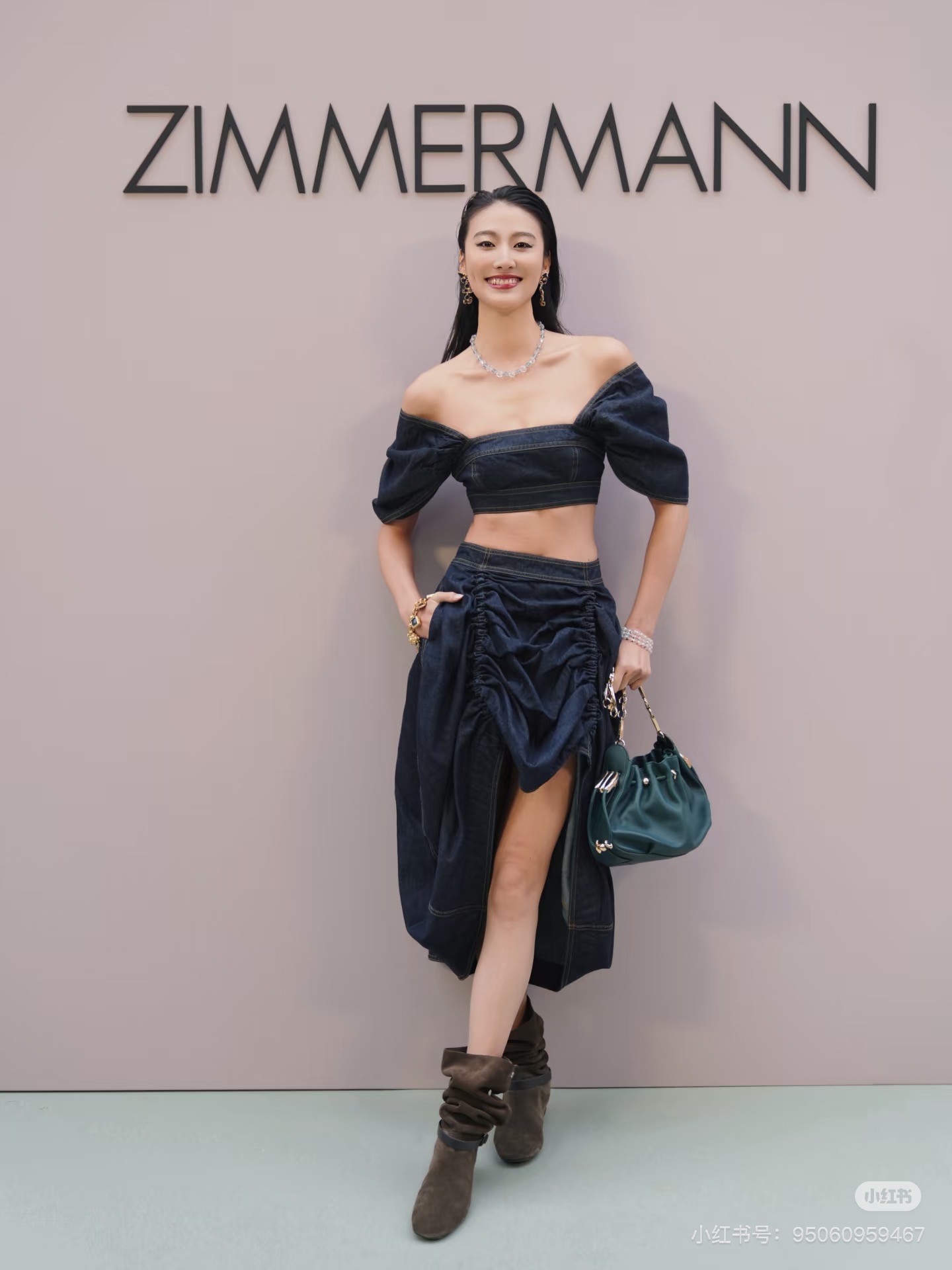 NO:775650,The highest version on the market, the girl will inspect the goods, trim the three marks on the threads, and deliver the goods. You can send pictures and take videos. If you want quality or service, please add me on WeChat. We will not accept urgent orders. Model No. D26032543 ZIMMERMAN* Zimmerman Australian brand custom-made washed denim cotton fabric with personalized design and fashionable western denim suit!  Strapless wide-sleeved denim top and pleated denim skirt with short front and long back!  Dark blue, (M size bust 80 back elastic, sleeve length 32, length 35; waist 76, skirt length 40/84), Zimmerman-clothing, skirts,19860909市面最高版本小妹验货、修剪线头上三标、发货可发图及拍视频,要品质要服务的加我微信,不接急单.款号D26032543 ZIMMERMAN*兹默曼澳洲品牌定制洗水牛仔棉面料个性设计时髦洋气牛仔套装！抹胸宽袖牛仔上衣捏褶前短后长牛仔半身裙！深蓝色, （M码胸围80后背弹力,袖长32,长度35；腰围76,裙长40/84）,兹默曼-服装,skirts,,Women's clothing