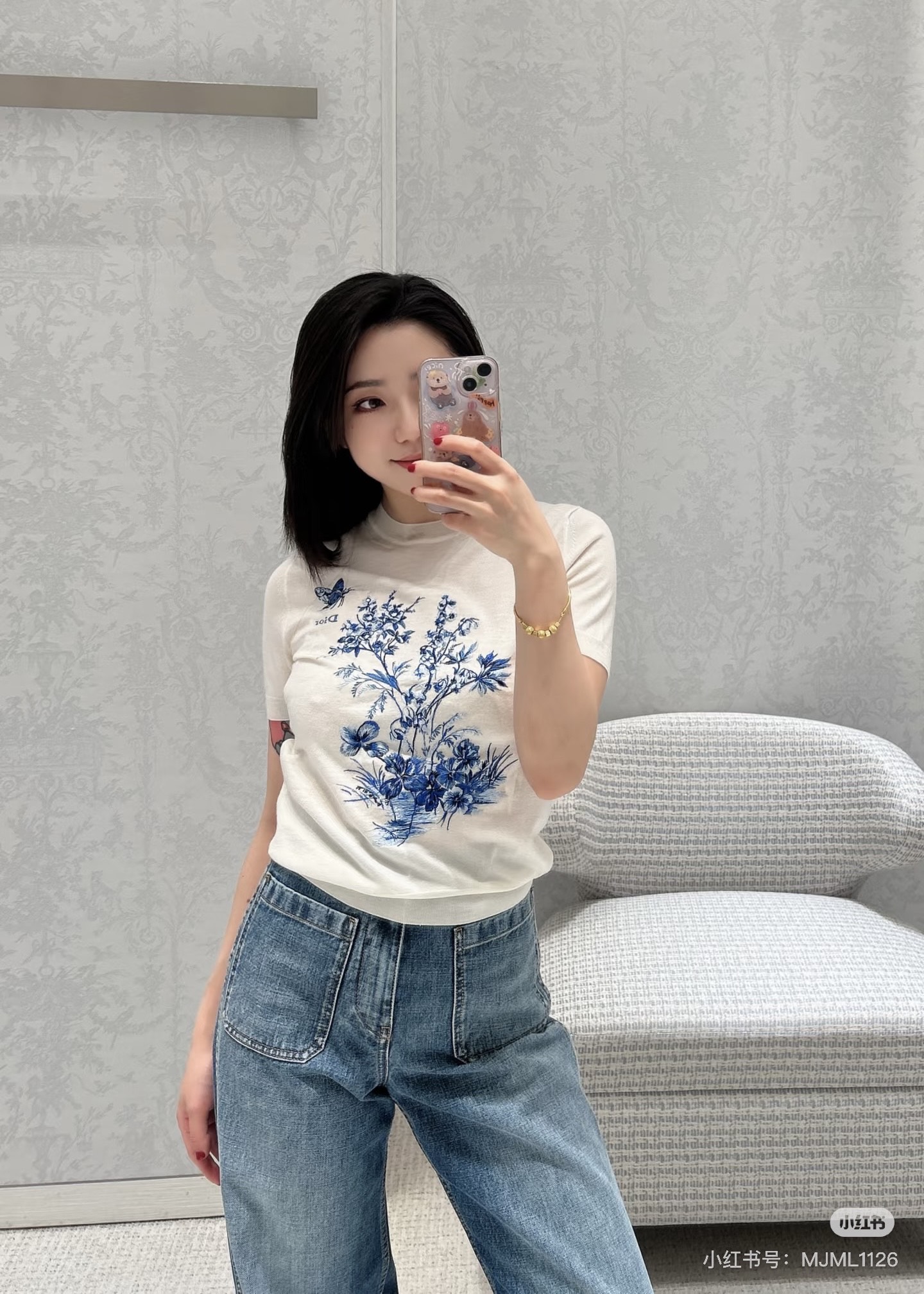 NO:776399,The highest version on the market, the girl inspects the goods, trims the three marks on the threads, pictures of the goods and takes videos. If you want quality and service, add me on WeChat. We do not accept urgent orders. Model number G26032743 Dio* The new highest version on the market. The girl inspects the goods, trims the three marks on the threads, pictures of the goods and takes videos. If you want quality and service, add me on WeChat. We do not accept urgent orders. Highest version!  D's custom-made wool and silk blended thin fabric, precision embroidery pattern on the chest, butterfly flower branch pattern, slim fit, round neck short-sleeved sweater top!  White, 36-38-40 (size 38, shoulder width 39, bust 82, sleeve length 22, dress length 56), Dior-clothing, dior, dior, dior, T-shirt,19860909市面最高版本小妹验货、修剪线头上三标、货可图及拍视频,要品质要服务的加我微信,不接急单.款号G26032743 Dio*新市面最高版本小妹验货、修剪线头上三标、货可图及拍视频,要品质要服务的加我微信,不接急单.款高版本！D家定制羊毛蚕丝混纺薄面料、胸前精密刺绣图案蝴蝶花枝图案修身显瘦圆领短袖针织衫上衣！白色、36-38-40（38码肩宽39,胸围82,袖长22,衣长56）,迪奥-服装,dior,dior,dior,T-shirt,,Women's clothing