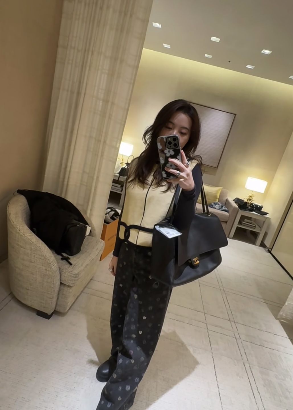 NO:776365,The girl of the highest version on the market inspects the goods, trims the three marks on the threads, pictures of the goods and takes videos. If you want quality and service, please add me on WeChat. We will not accept urgent orders. Model No. G26032878 CHANE*L. The girl of the new highest version on the market will inspect the goods, trim the three marks on the threads, show pictures of the goods and take videos. If you want quality and service, please add me on WeChat and we will not accept urgent orders. High-end customization. Contrast stripe double C logo decoration with side placket, round neck pullover knitted vest waistcoat!  Black/grey/apricot, 36-38-40 (size 38: width 39, front length 50/back length 41), Chanel-clothing,chanel,chanel,19860909市面最高版本小妹验货、修剪线头上三标、货可图及拍视频,要品质要服务的加我微信,不接急单.款号G26032878 CHANE*L新市面最高版本小妹验货、修剪线头上三标、货可图及拍视频,要品质要服务的加我微信,不接急单.款高端定制 撞色条纹双C徽标装饰侧开襟圆领套头针织背心坎肩！黑/灰/杏,36-38-40（38码:横宽39,前片衣长50/后片中长41）,香奈儿-服装,chanel,chanel,,Women's clothing