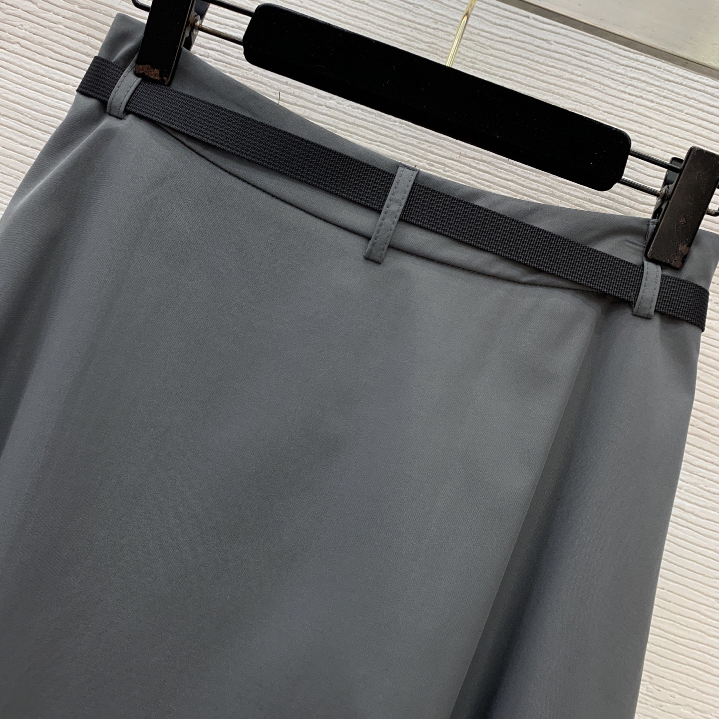 款号D Prad*a新款P家定制工装风大口袋经典倒三角标金属logo徽标拉链门襟高腰显瘦大摆长款半身裙➕