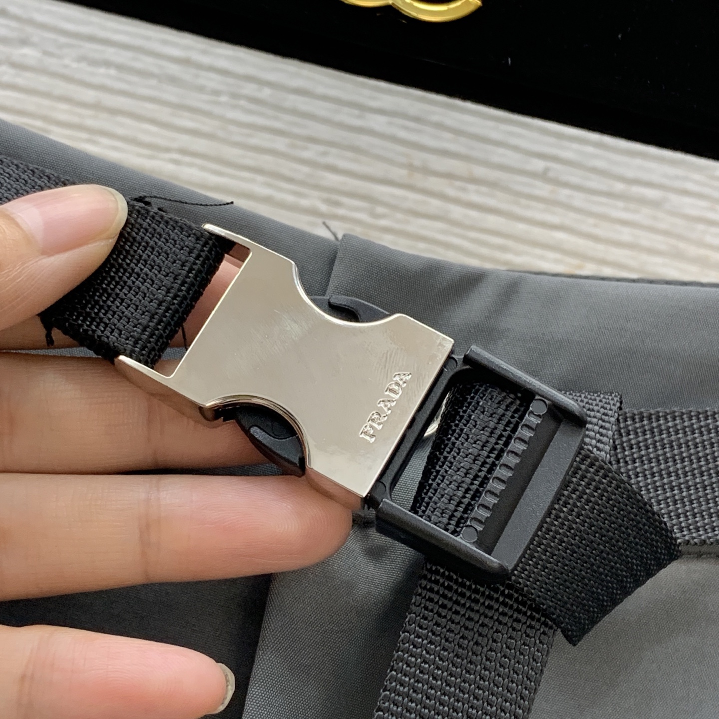 款号D Prad*a新款P家定制工装风大口袋经典倒三角标金属logo徽标拉链门襟高腰显瘦大摆长款半身裙➕