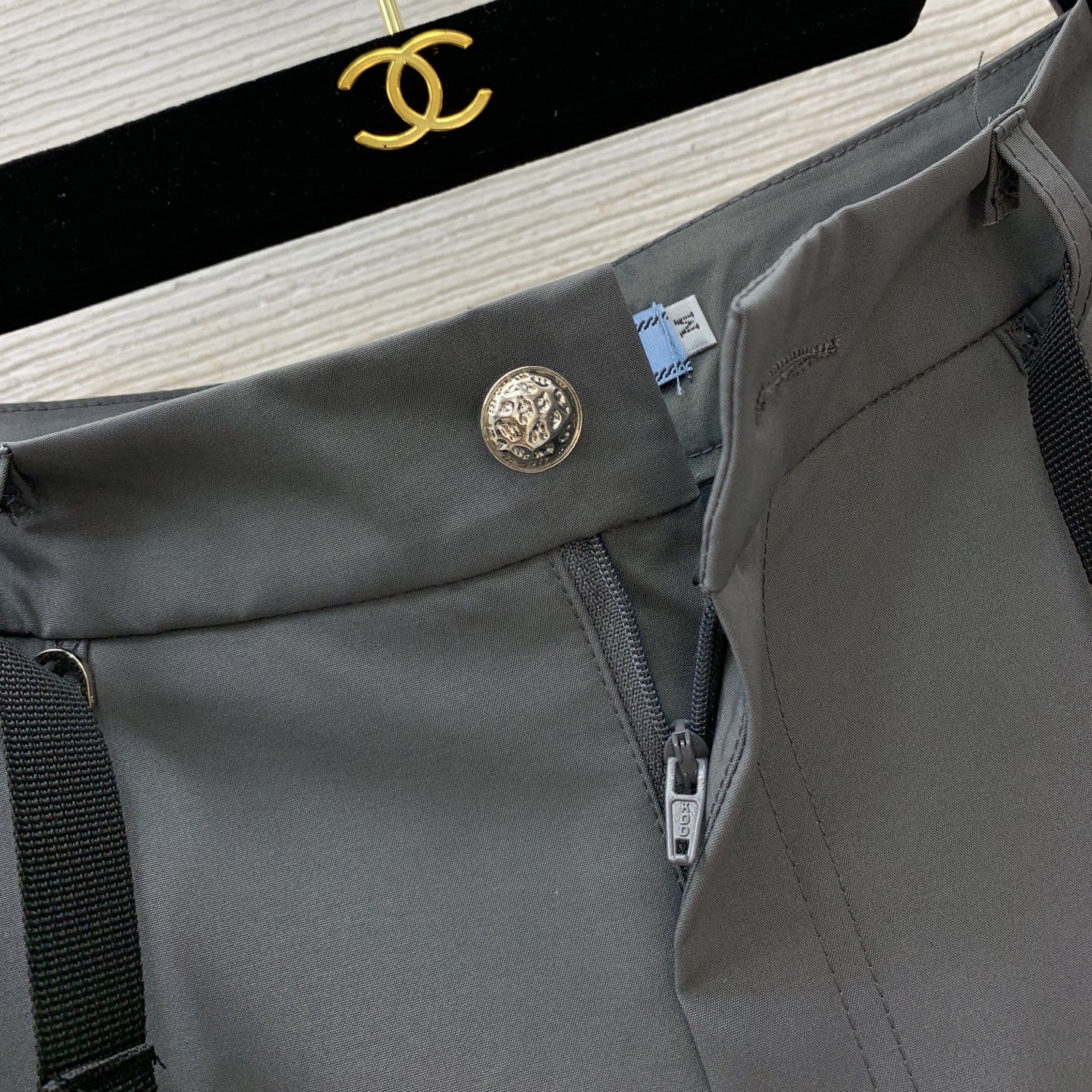 款号D Prad*a新款P家定制工装风大口袋经典倒三角标金属logo徽标拉链门襟高腰显瘦大摆长款半身裙➕