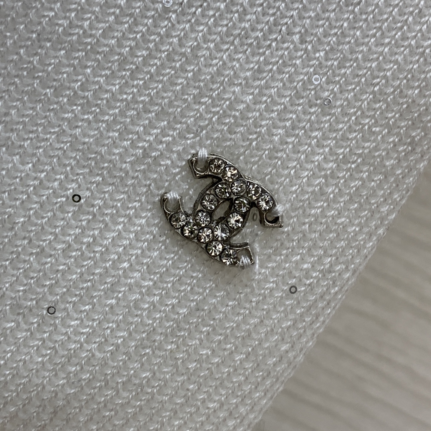 款号G CHANE*L新款高端定制银丝亮片混纺编织面料、蝴蝶结🎀双C小徽标装饰修身显瘦圆领短袖针织衫上衣