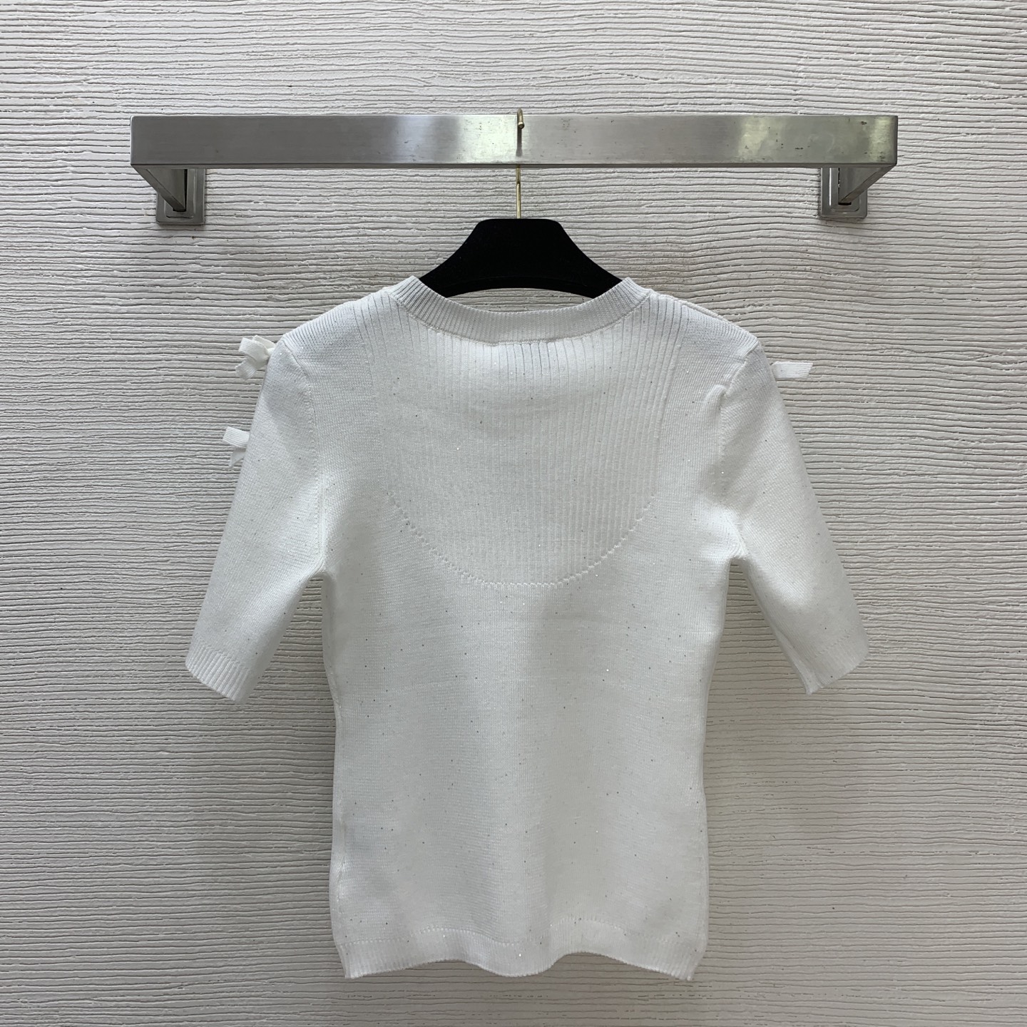 款号G CHANE*L新款高端定制银丝亮片混纺编织面料、蝴蝶结🎀双C小徽标装饰修身显瘦圆领短袖针织衫上衣