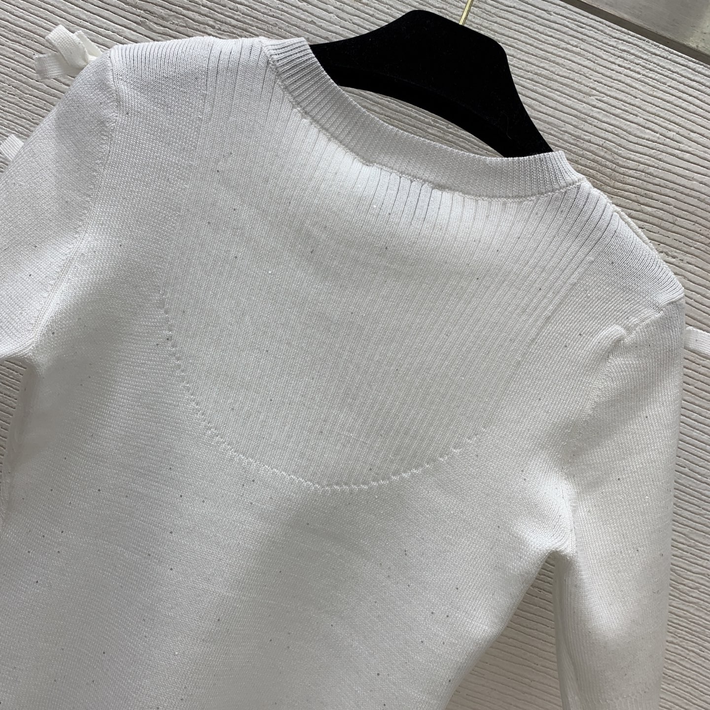 款号G CHANE*L新款高端定制银丝亮片混纺编织面料、蝴蝶结🎀双C小徽标装饰修身显瘦圆领短袖针织衫上衣