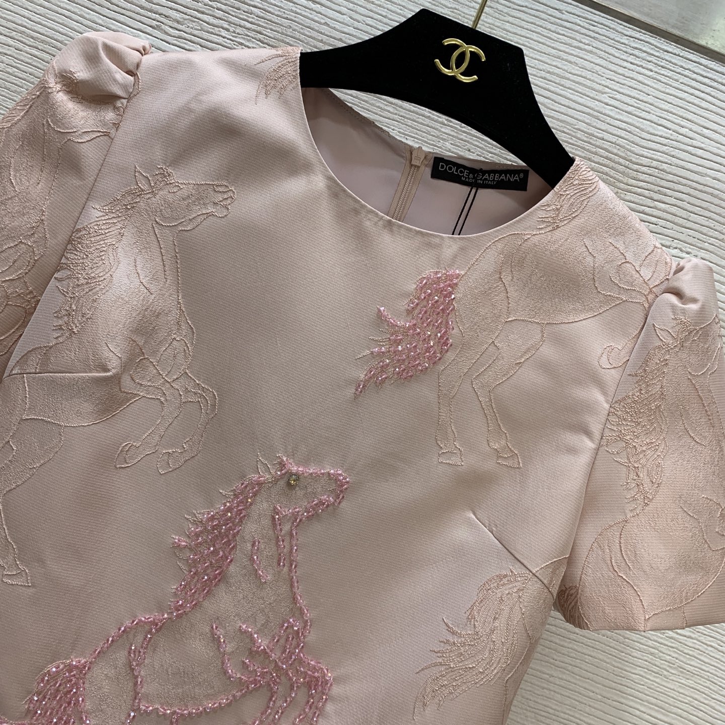 款号G 𝐃𝐨𝐥𝐜𝐞&𝐠𝐚𝐛𝐛𝐚𝐧𝐚杜嘉班纳DG*新款高端定制骏马图案提花面料版型挺括有型！重工绣珠装饰修