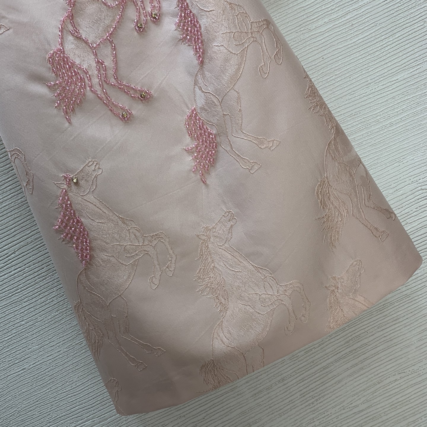 款号G 𝐃𝐨𝐥𝐜𝐞&𝐠𝐚𝐛𝐛𝐚𝐧𝐚杜嘉班纳DG*新款高端定制骏马图案提花面料版型挺括有型！重工绣珠装饰修