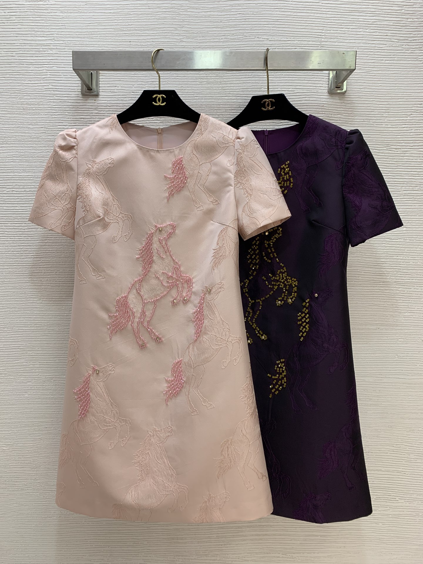 款号G 𝐃𝐨𝐥𝐜𝐞&𝐠𝐚𝐛𝐛𝐚𝐧𝐚杜嘉班纳DG*新款高端定制骏马图案提花面料版型挺括有型！重工绣珠装饰修