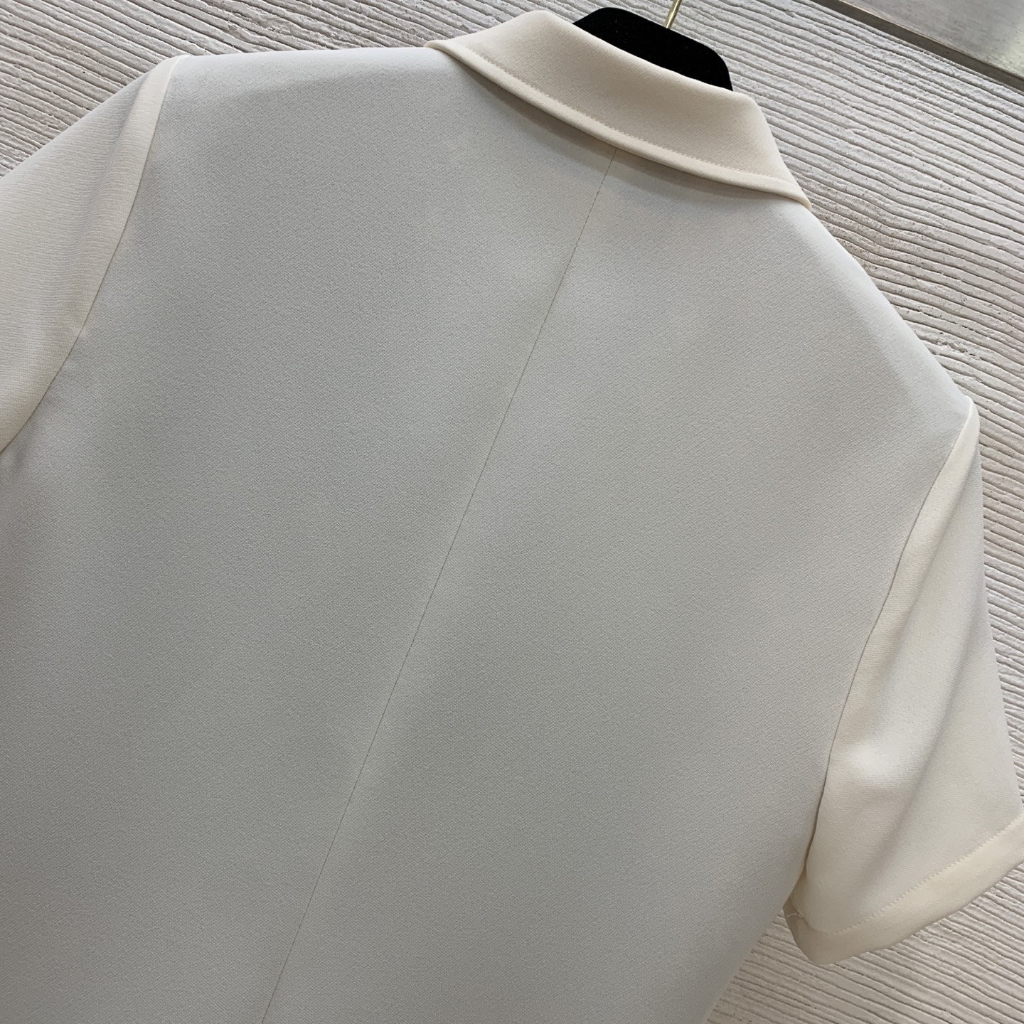 款号G LOUIS*驴家LV新款高端定制面料、老花内衬印花翻盖口袋修身显瘦拉链门襟翻领短袖连衣裙！杏色、