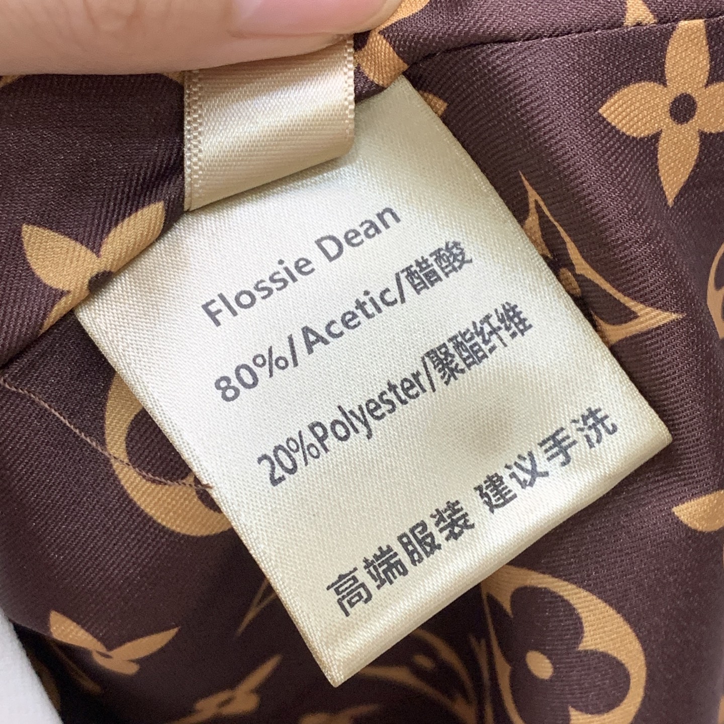 款号G LOUIS*驴家LV新款高端定制面料、老花内衬印花翻盖口袋修身显瘦拉链门襟翻领短袖连衣裙！杏色、