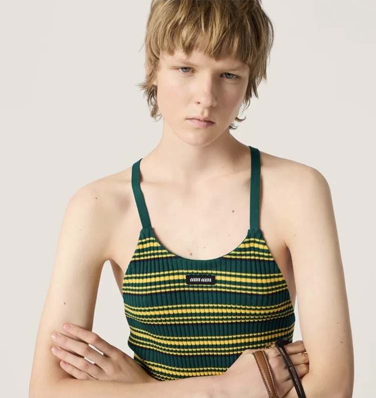 NO:776851,The highest version on the market, the girl will inspect the goods, trim the three marks on the threads, and ship the goods. If you want quality and service, please add me on WeChat. We will not accept urgent orders. Model No. H26033052 MiuMi  36-38-40 (38 size bust 50, total length 48 including shoulder straps), Miu Miu-clothing, miumiu,19860909市面最高版本小妹验货、修剪线头上三标、发货可发图及拍视频,要品质要服务的加我微信,不接急单.款号H26033052 MiuMi*缪家新市面最高版本小妹验货、修剪线头上三标、发货可发图及拍视频,要品质要服务的加我微信,不接急单.款 字母logo徽标撞色条纹修身显瘦吊带小背心上衣！36-38-40（38码胸围50,总长48含肩带）,缪缪-服装,miumiu,,Women's clothing