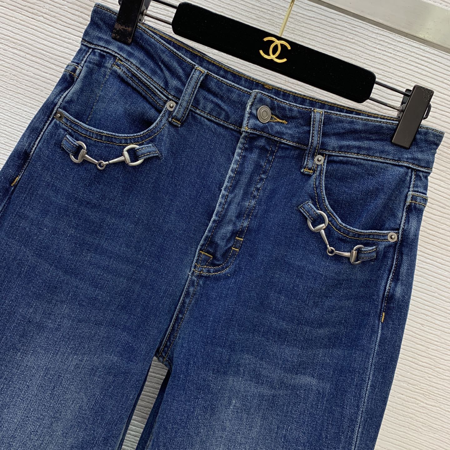 款号G GUCC*新款定制经典马衔扣金属配件腰间皮革徽标装饰时尚百搭直筒牛仔裤！24-25-26-27-