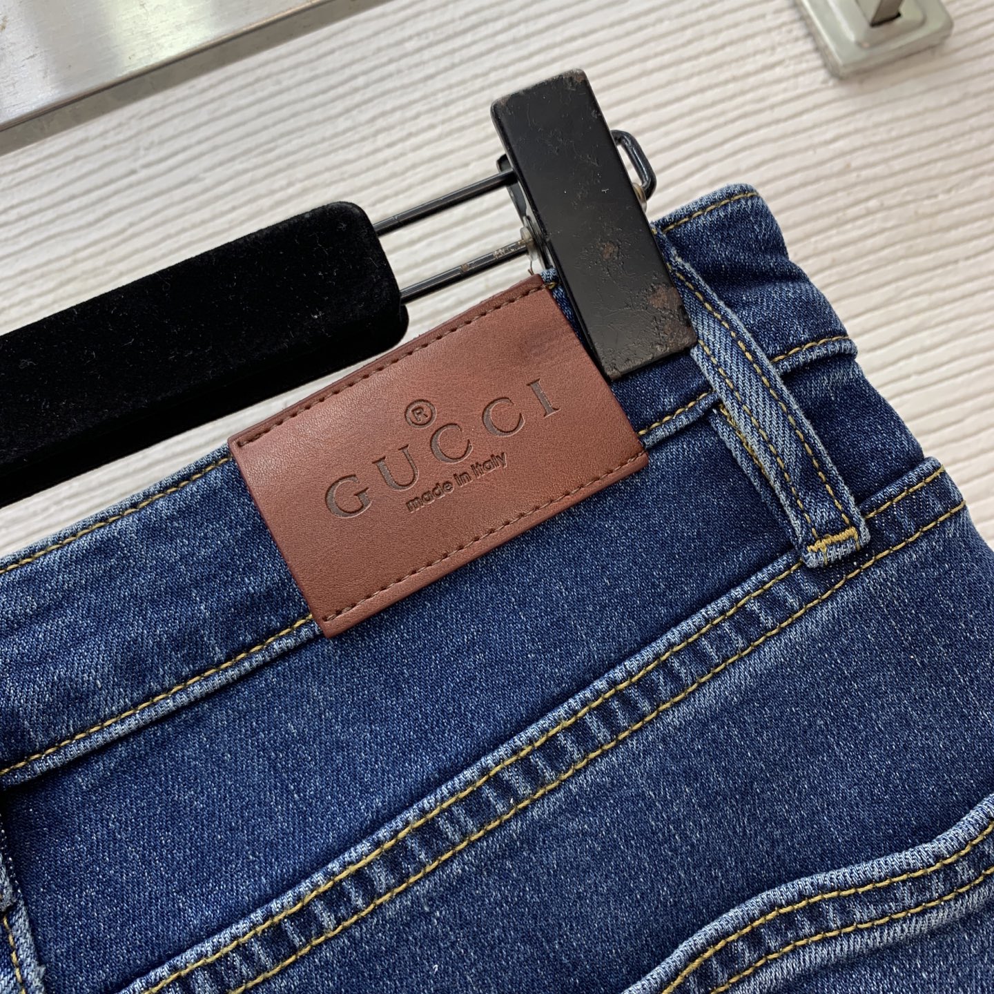 款号G GUCC*新款定制经典马衔扣金属配件腰间皮革徽标装饰时尚百搭直筒牛仔裤！24-25-26-27-