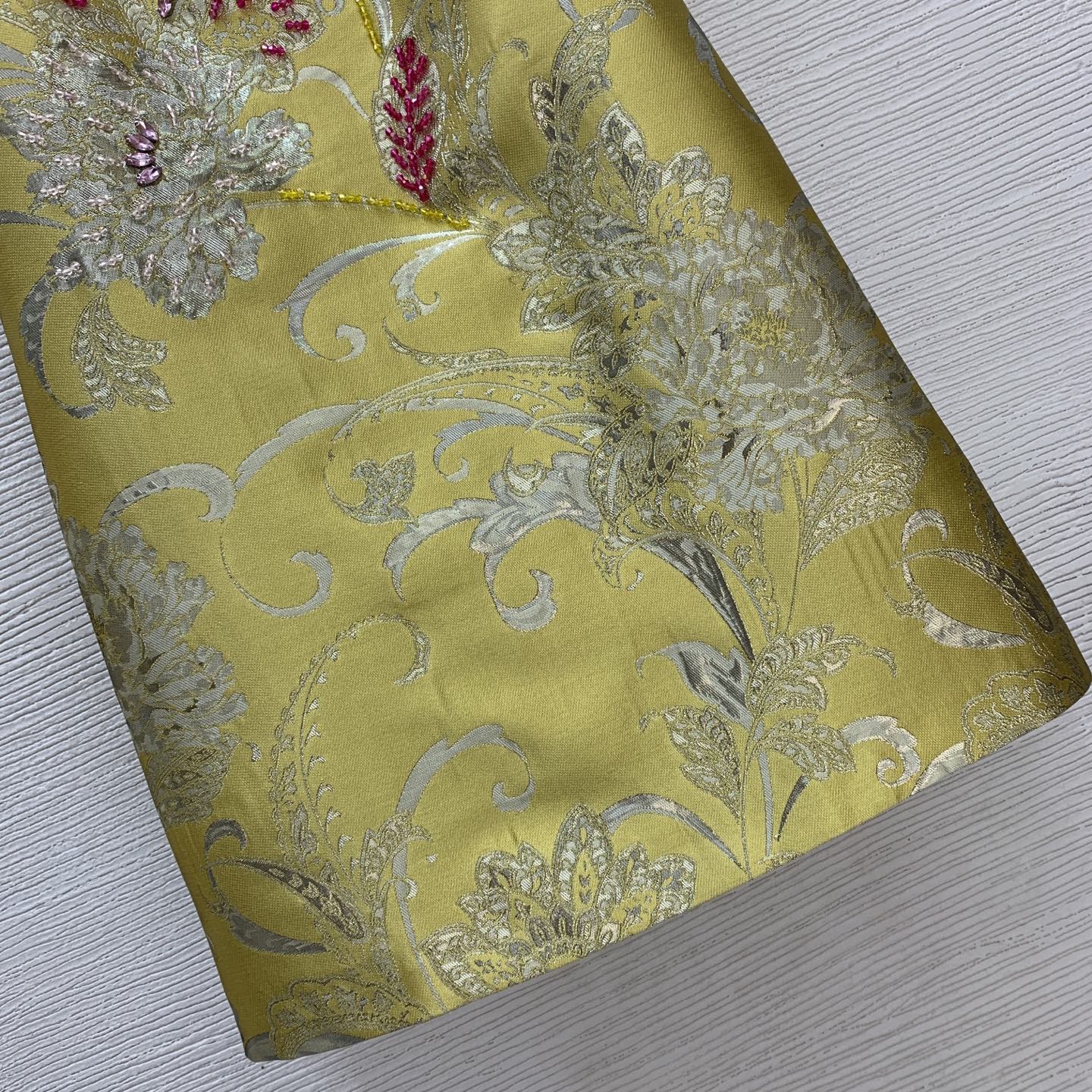 款号G 𝐃𝐨𝐥𝐜𝐞&𝐠𝐚𝐛𝐛𝐚𝐧𝐚杜嘉班纳DG*新款高端定制提花面料版型挺括有型！胸前彩钻花朵重工镶钻装