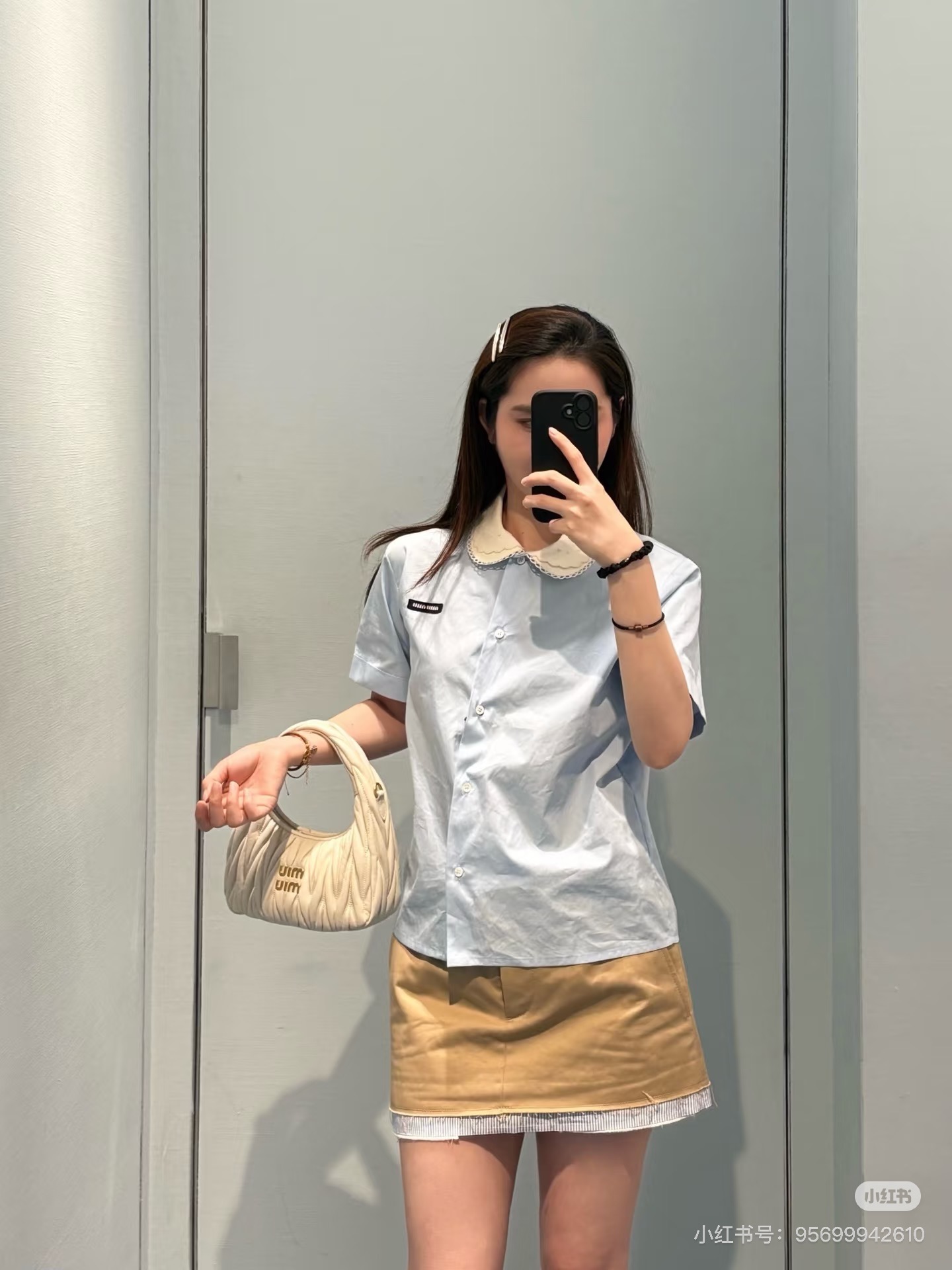 款号D MiuMi*u缪家新款定制胸前字母logo徽标装饰、双层花边波点娃娃领学院风减龄百搭短袖纯棉衬衣