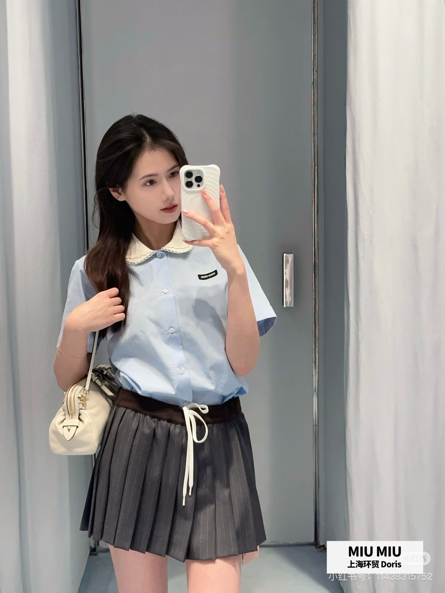 NO:777790,The highest version on the market, the girl will inspect the goods, trim the three marks on the threads, and ship the goods. If you want quality or service, please add me on WeChat. We will not accept urgent orders. Model No. D26040163  MiuMi*u, the highest version on the market, will inspect the goods, trim the three marks on the threads, and ship the goods. You can post pictures and take videos. If you want quality or service, please add me on WeChat. We will not accept urgent orders. Customized chest letter logo decoration, double-layer lace polka-dot doll collar, preppy style, age-reducing, versatile short-sleeved cotton shirt!  Blue, white, (M size shoulder width 41, bust 98, sleeve length 20, dress length 56), Miu Miu-clothing, miumiu, T-shirt,19860909市面最高版本小妹验货、修剪线头上三标、发货可发图及拍视频,要品质要服务的加我微信,不接急单.款号D26040163 MiuMi*u缪家新市面最高版本小妹验货、修剪线头上三标、发货可发图及拍视频,要品质要服务的加我微信,不接急单.款定制胸前字母logo徽标装饰、双层花边波点娃娃领学院风减龄百搭短袖纯棉衬衣！蓝色、白色、（M码肩宽41,胸围98,袖长20,衣长56）,缪缪-服装,miumiu,T-shirt,,Women's clothing