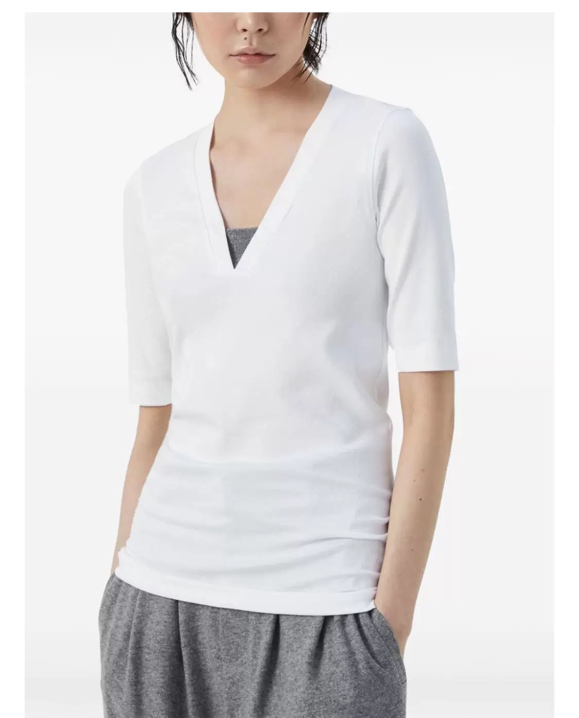 NO:777756,The highest version on the market, the girl will inspect the goods, trim the three marks on the threads, and deliver the goods. You can send pictures and take videos. If you want quality or service, please add me on WeChat. We will not accept urgent orders. Model No. G26040129 Brunel*o  Cucinel*i's new and highest version on the market, my girl will inspect the goods, trim the three marks on the threads, and ship the goods. You can send pictures and take videos. If you want quality or service, please add me on WeChat. We will not accept urgent orders. BC's high-end customized fabrics, simple style, solid color V-neck with small decorations, loose and versatile short-sleeved T-shirt top! 黑色、白色、 （M码肩宽38,胸围96,袖长24,衣长60）,女装,brunello cucinelli,chanel,T-shirt,tees，t-shirt,19860909市面最高版本小妹验货、修剪线头上三标、发货可发图及拍视频,要品质要服务的加我微信,不接急单.款号G26040129 Brunel*o Cucinel*i新市面最高版本小妹验货、修剪线头上三标、发货可发图及拍视频,要品质要服务的加我微信,不接急单.款BC家高端定制面料、气质简约风纯色V领小装饰宽松百搭短袖t恤上衣！黑色、白色、 （M码肩宽38,胸围96,袖长24,衣长60）,女装,brunello cucinelli,chanel,T-shirt,tees，t-shirt,,Women's clothing