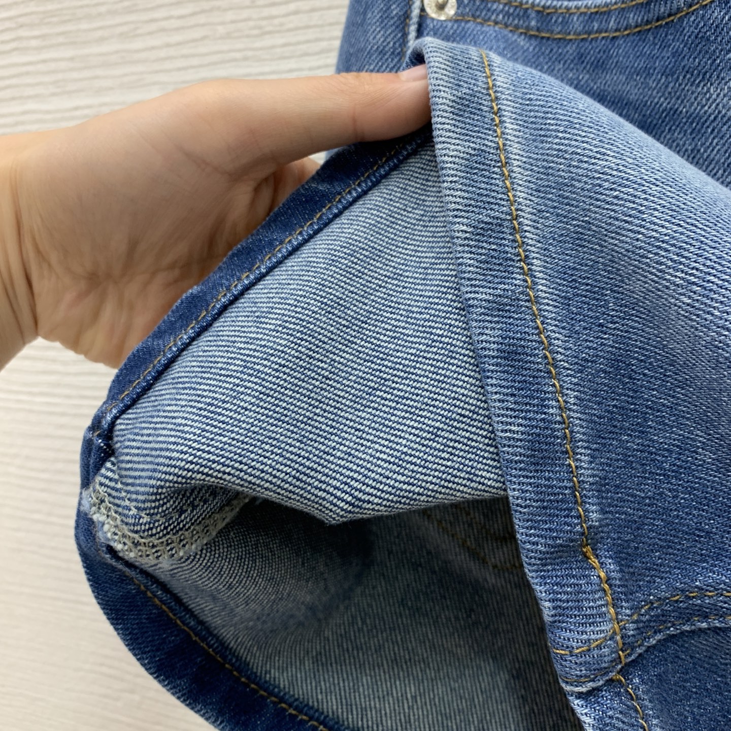 款号G PRAD*A新款高端定制洗水牛仔棉、采用字母logo五金配件后臀口袋压花刺绣徽标高腰显瘦牛仔短裤