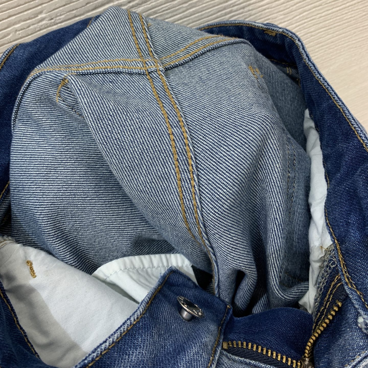 款号G PRAD*A新款高端定制洗水牛仔棉、采用字母logo五金配件后臀口袋压花刺绣徽标高腰显瘦牛仔短裤
