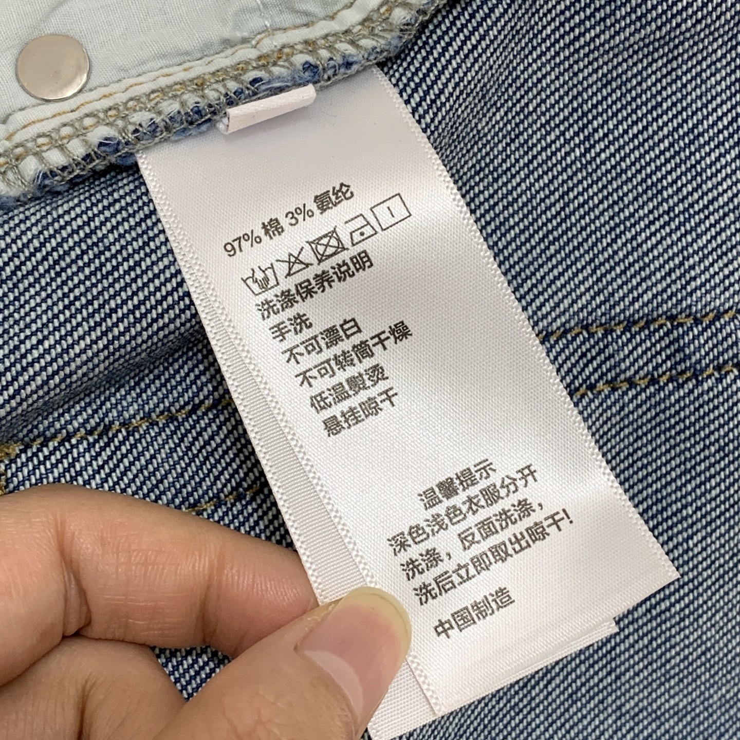 款号G PRAD*A新款高端定制洗水牛仔棉、采用字母logo五金配件后臀口袋压花刺绣徽标高腰显瘦牛仔短裤
