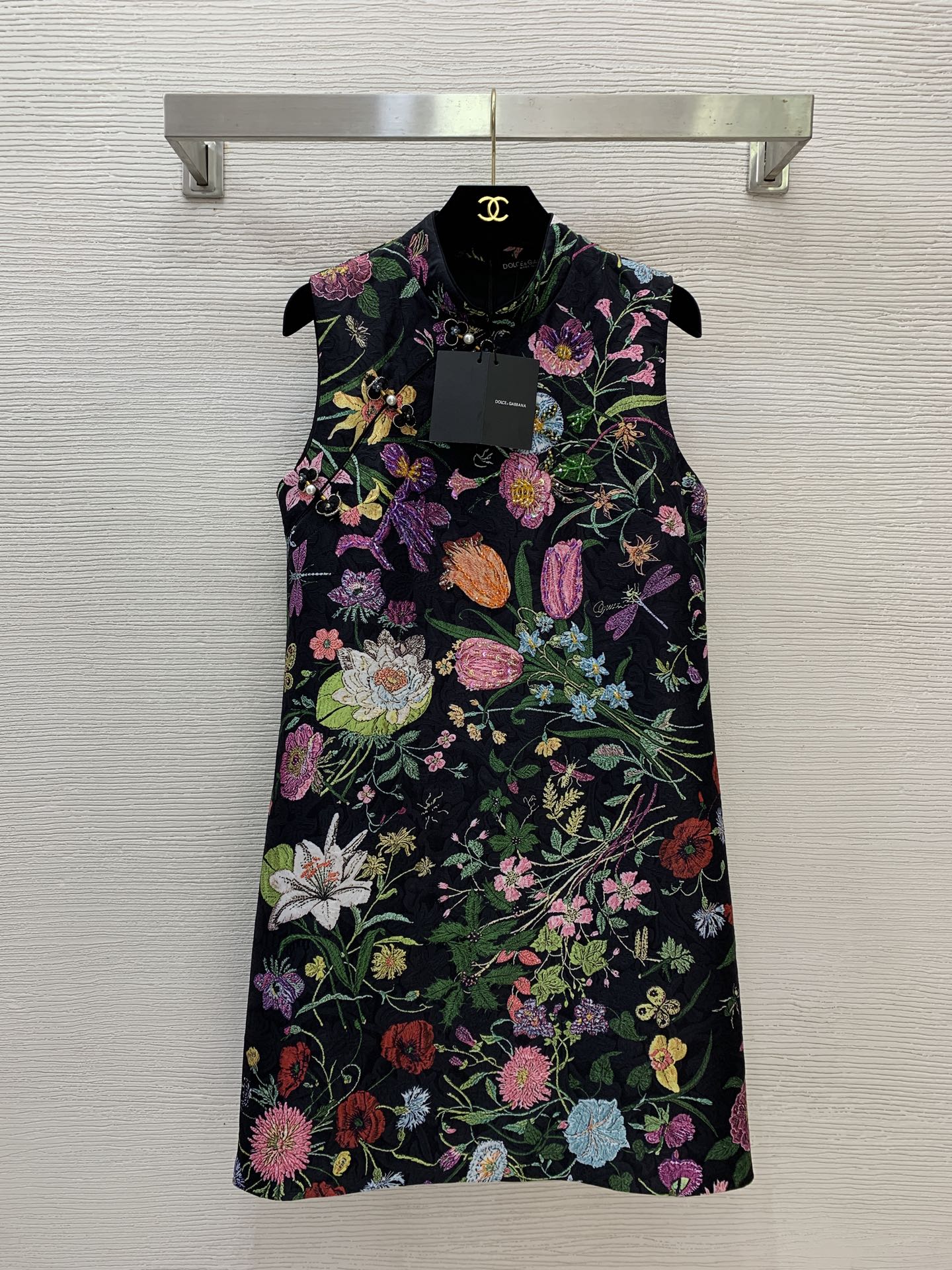 NO:778782,The highest version on the market, the girl inspects the goods, trims the three marks on the threads, pictures the goods and takes videos. If you want quality or service, please add me on WeChat. We will not accept urgent orders. Model No. G26040628  & Dolce & Gabbana DG* The latest version of the latest version on the market, the girl inspects the goods, trims the three marks on the threads, pictures of the goods and takes videos. If you want quality or service, please add me on WeChat. We will not accept urgent orders. A high-end custom-made colorful floral print, heavy-duty diamond bead decoration on the chest, Chinese-style pearl plate button placket, stand-up collar, slim and slim cheongsam dress, sleeveless vest dress!  Black, (L size bust 92, skirt length 90), Dolce & Gabbana-clothing, Dolce&Gabbana, skirts,19860909市面最高版本小妹验货、修剪线头上三标、货可图及拍视频,要品质要服务的加我微信,不接急单.款号G26040628 &杜嘉班纳DG*新市面最高版本小妹验货、修剪线头上三标、货可图及拍视频,要品质要服务的加我微信,不接急单.款高端定制彩色花卉印花、胸前重工镶钻钉珠装饰、国风珍珠盘扣门襟立领修身显瘦旗袍裙无袖背心连衣裙！黑色, （L码胸围92,裙长90）,杜嘉班纳-服装,Dolce&Gabbana,skirts,,Women's clothing