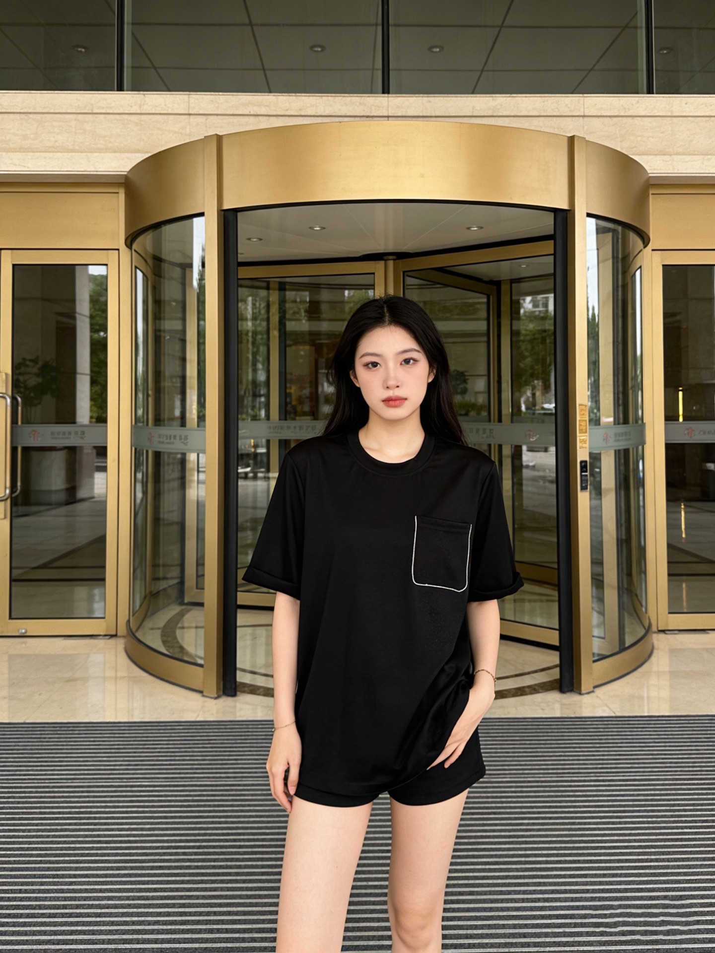 NO:777717,The highest version on the market, the girl will inspect the goods, trim the three marks on the threads, and deliver the goods. You can send pictures and take videos. If you want quality or service, please add me on WeChat. We will not accept urgent orders. Model No. G26040246 Brunel*o  Cucinel*i's new and highest version on the market, the girl will inspect the goods, trim the three marks on the threads, and ship the goods. You can send pictures and take videos. If you want quality or service, please add me on WeChat. We will not accept urgent orders. BC's high-end customized silver thin chain pockets are decorated with cuffed sleeves, fashionable and versatile short-sleeved T-shirt tops!  Black, white, (M size shoulder width 39, bust 94, sleeve length 21, dress length 57), women's clothing, brunello cucinelli, chanel, T-shirt, tees, t-shirt,19860909市面最高版本小妹验货、修剪线头上三标、发货可发图及拍视频,要品质要服务的加我微信,不接急单.款号G26040246 Brunel*o Cucinel*i新市面最高版本小妹验货、修剪线头上三标、发货可发图及拍视频,要品质要服务的加我微信,不接急单.款BC家高端定制银色细链条口袋装饰翻边袖时髦百搭短袖t恤上衣！黑色、白色、 （M码肩宽39,胸围94,袖长21,衣长57）,女装,brunello cucinelli,chanel,T-shirt,tees，t-shirt,,Women's clothing